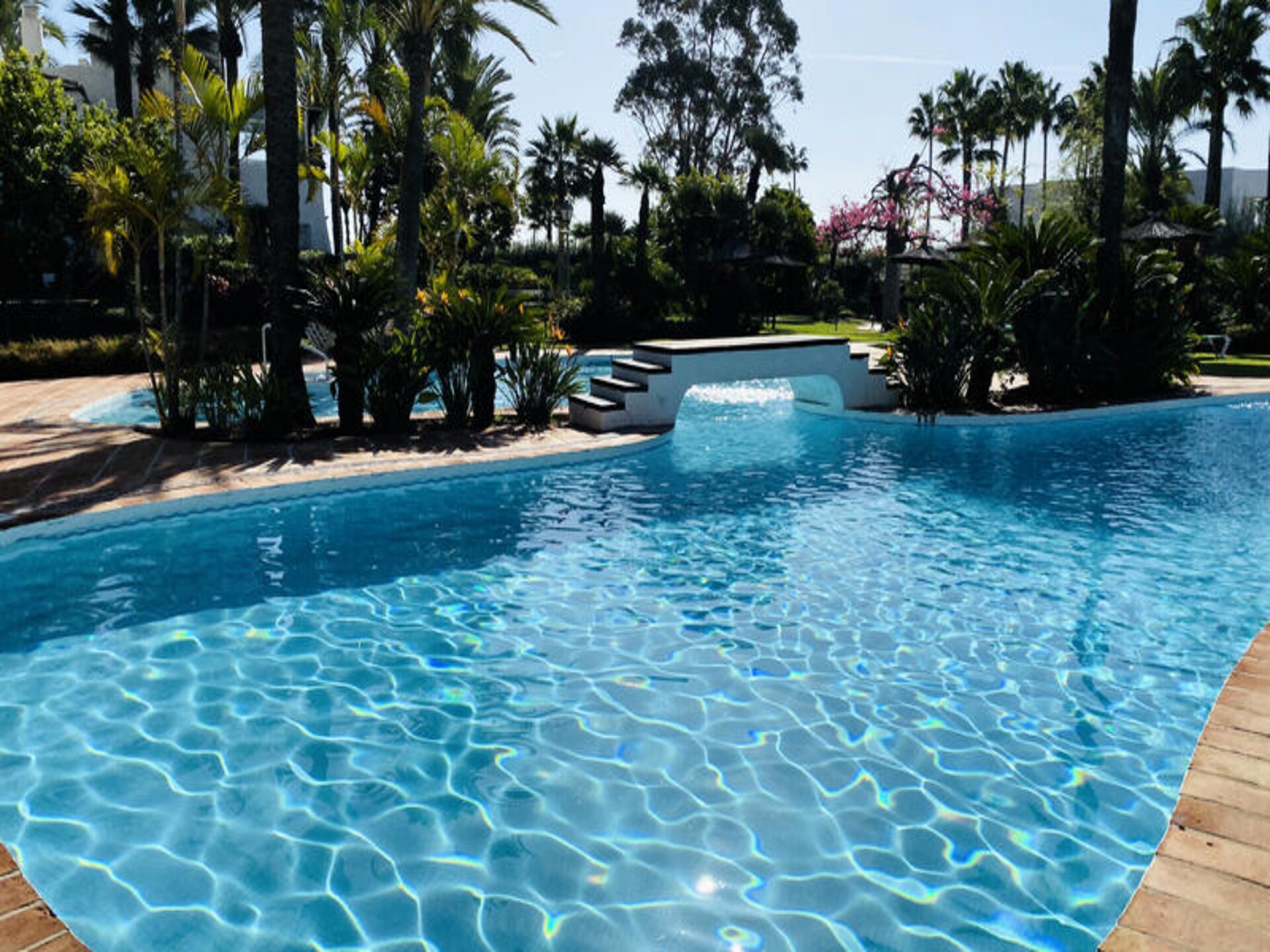 Strandappartement met privétuin en zeezicht op 30 meter van zee in Estepona - foto 56