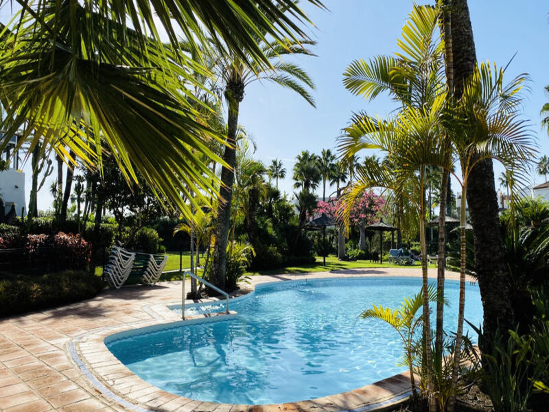 Strandappartement met privétuin en zeezicht op 30 meter van zee in Estepona - foto 59