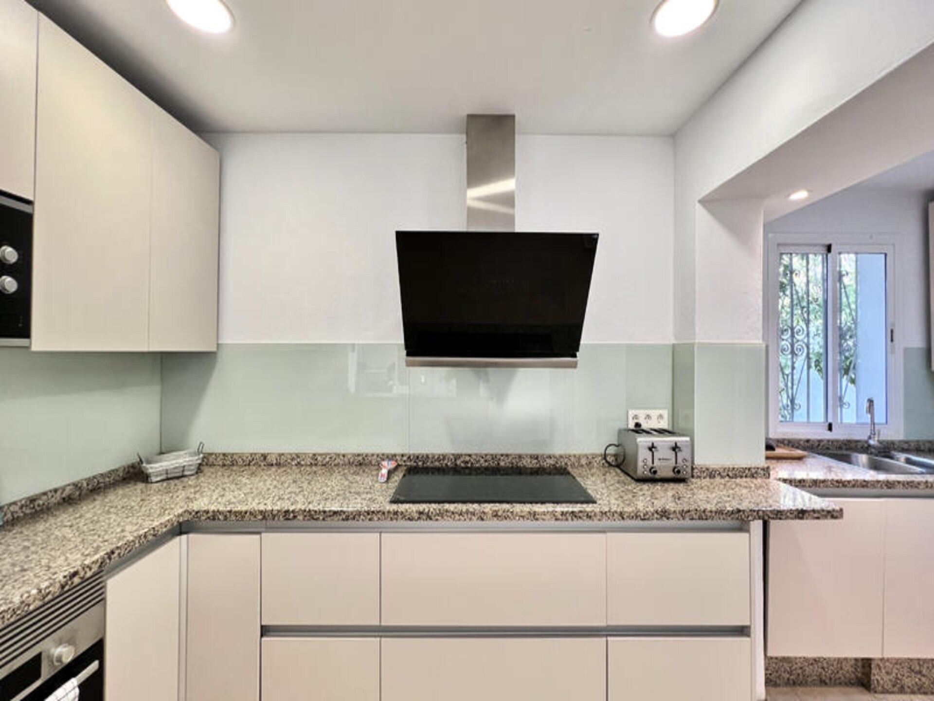 Licht appartement bij het strand van El Saladillo, Estepona - foto 24