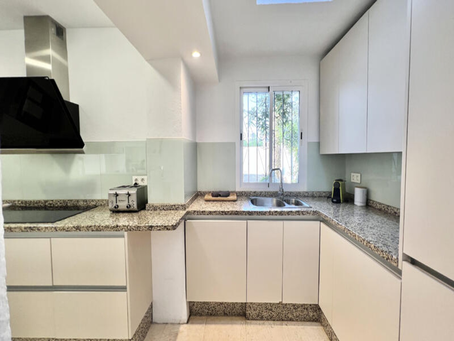 Licht appartement bij het strand van El Saladillo, Estepona - foto 25