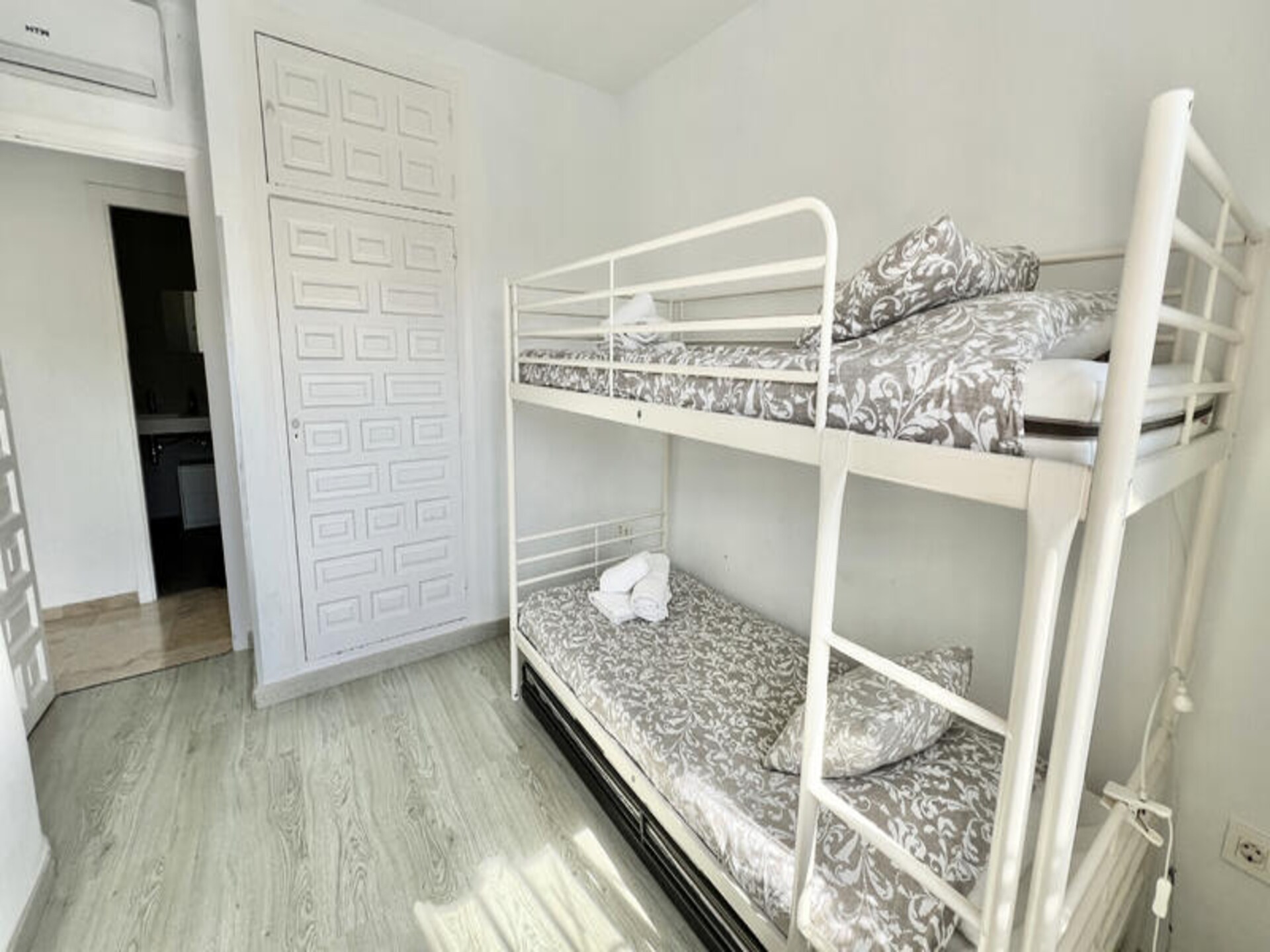 Licht appartement bij het strand van El Saladillo, Estepona - foto 36