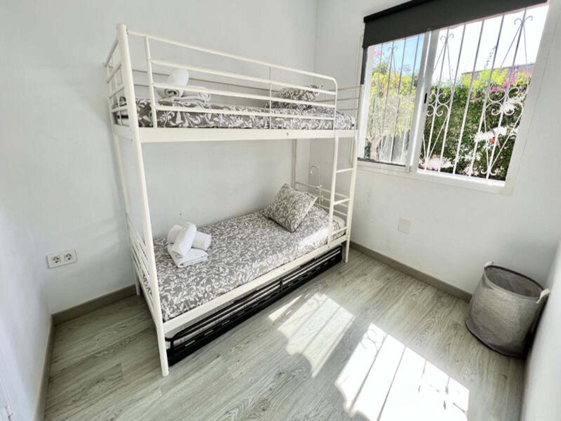 Licht appartement bij het strand van El Saladillo, Estepona - foto 37