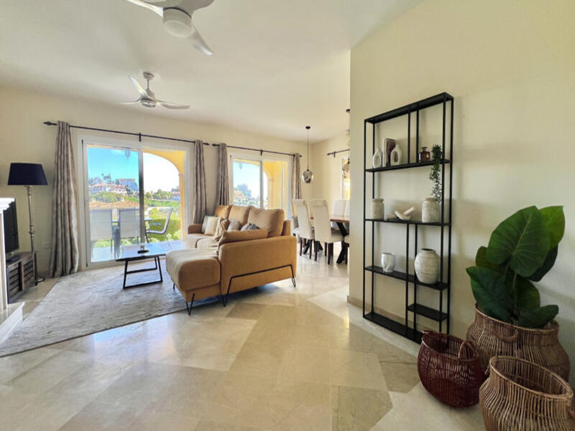 Ruim appartement in Mijas met zeezicht, zwembad en dakterras - foto 11