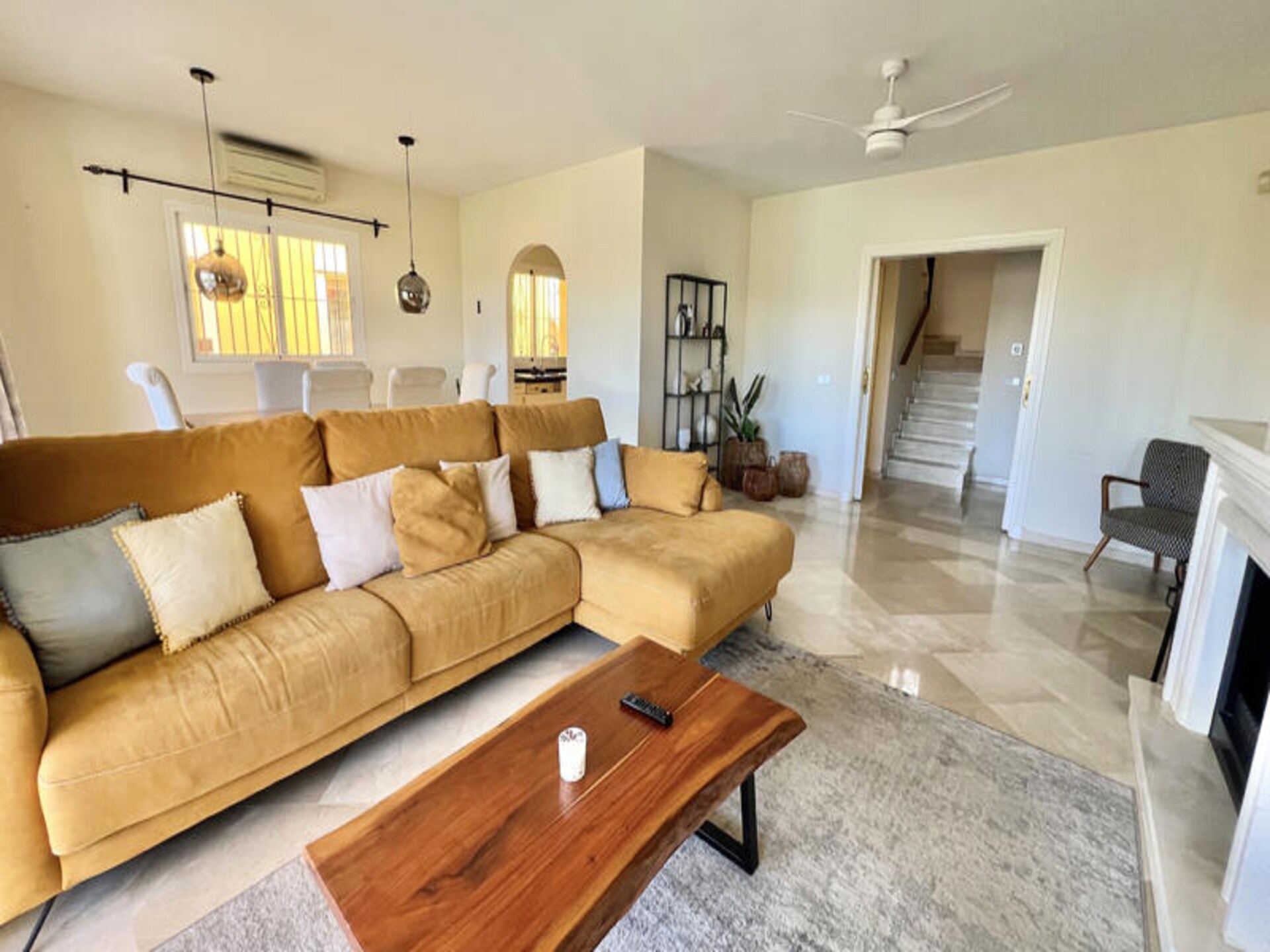 Ruim appartement in Mijas met zeezicht, zwembad en dakterras - foto 12