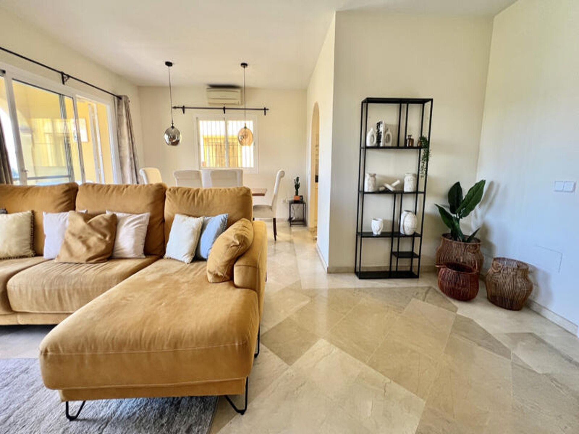 Ruim appartement in Mijas met zeezicht, zwembad en dakterras - foto 13
