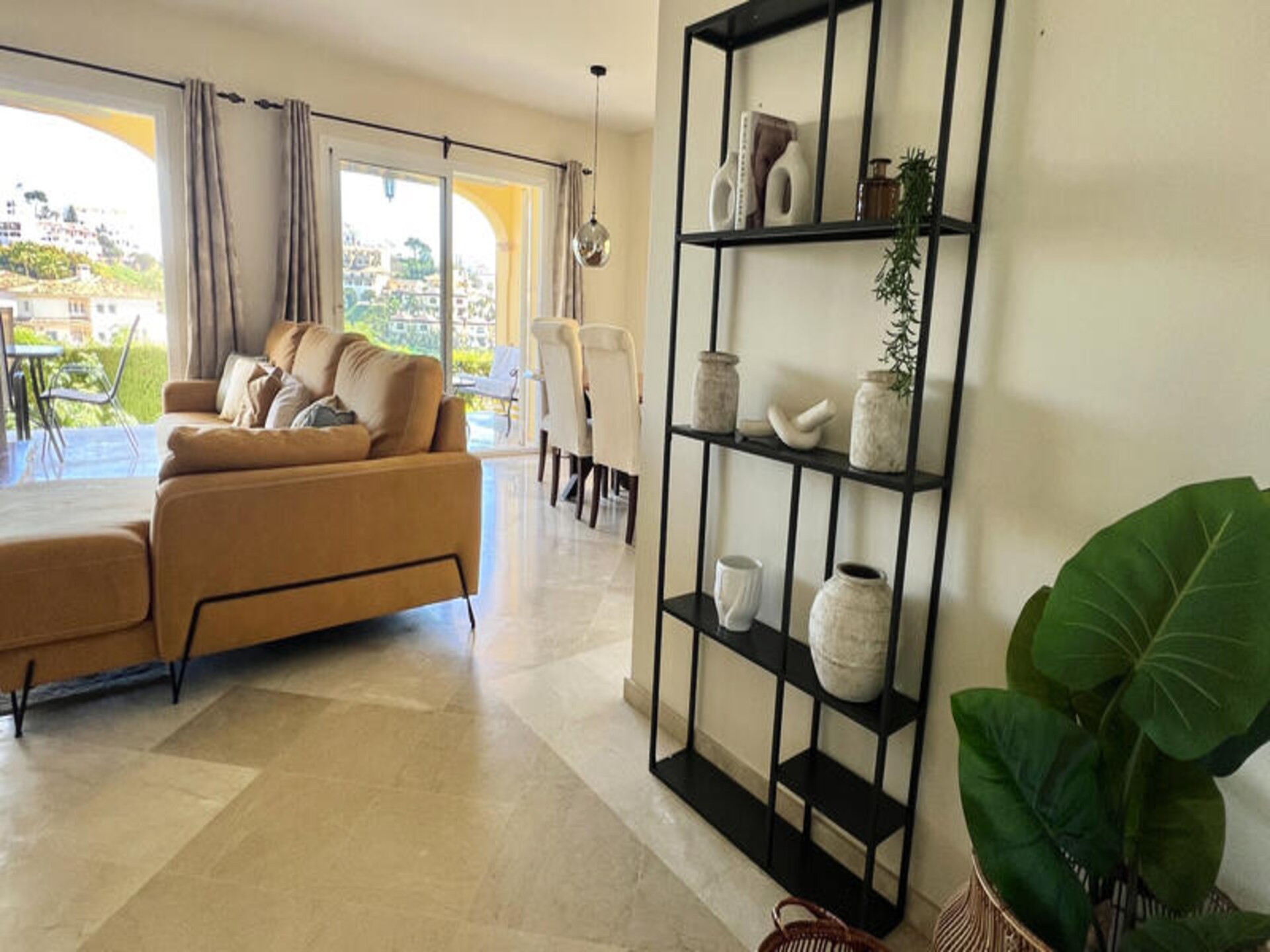 Ruim appartement in Mijas met zeezicht, zwembad en dakterras - foto 14