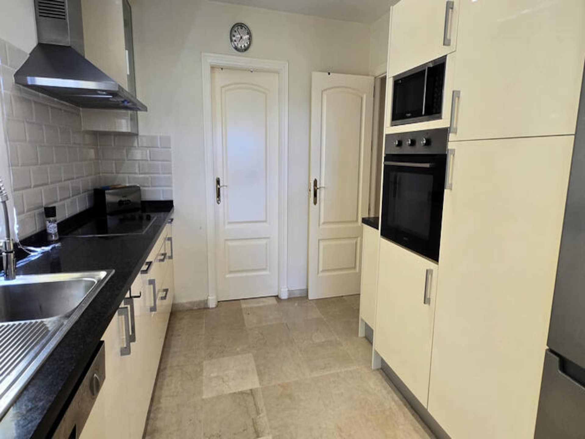 Ruim appartement in Mijas met zeezicht, zwembad en dakterras - foto 22