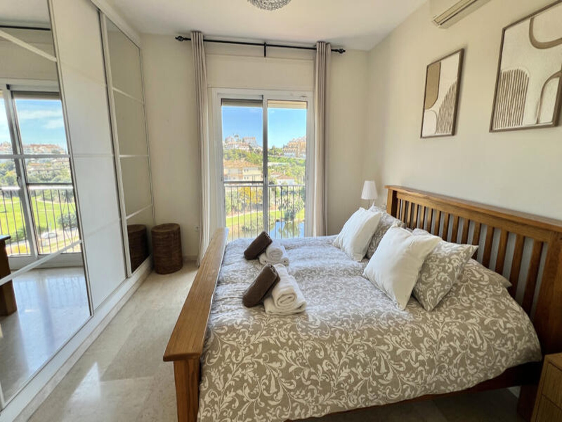 Ruim appartement in Mijas met zeezicht, zwembad en dakterras - foto 30