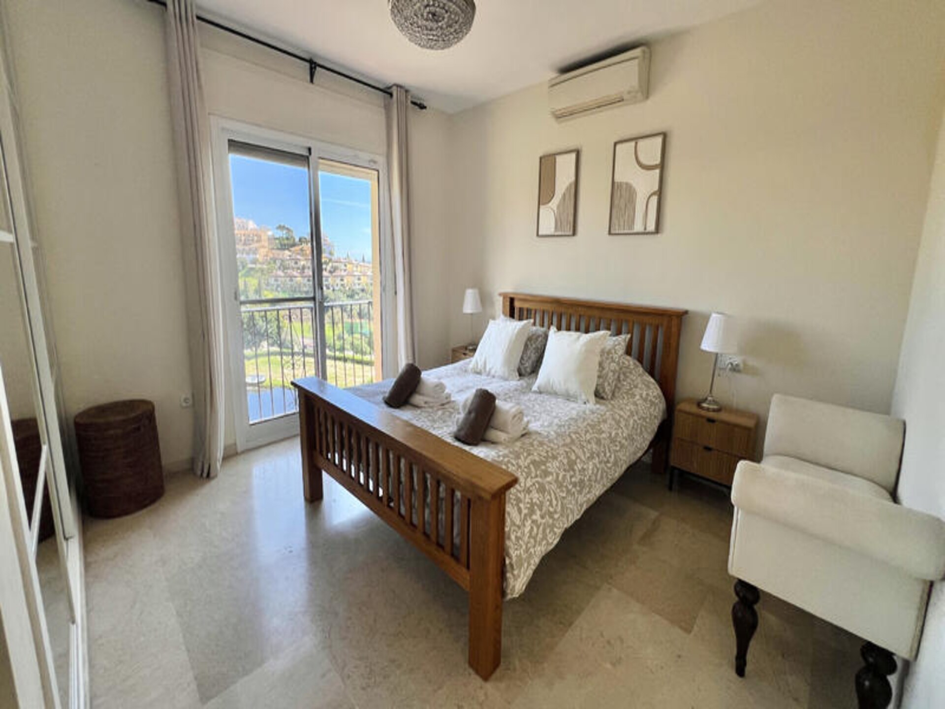 Ruim appartement in Mijas met zeezicht, zwembad en dakterras - foto 32