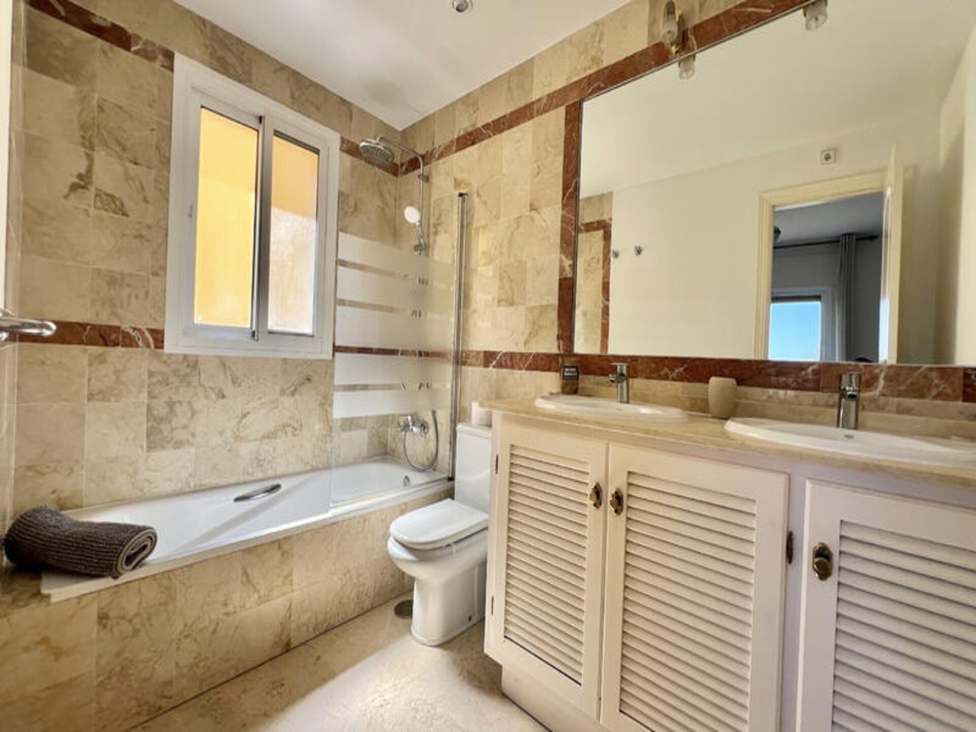 Ruim appartement in Mijas met zeezicht, zwembad en dakterras - foto 34