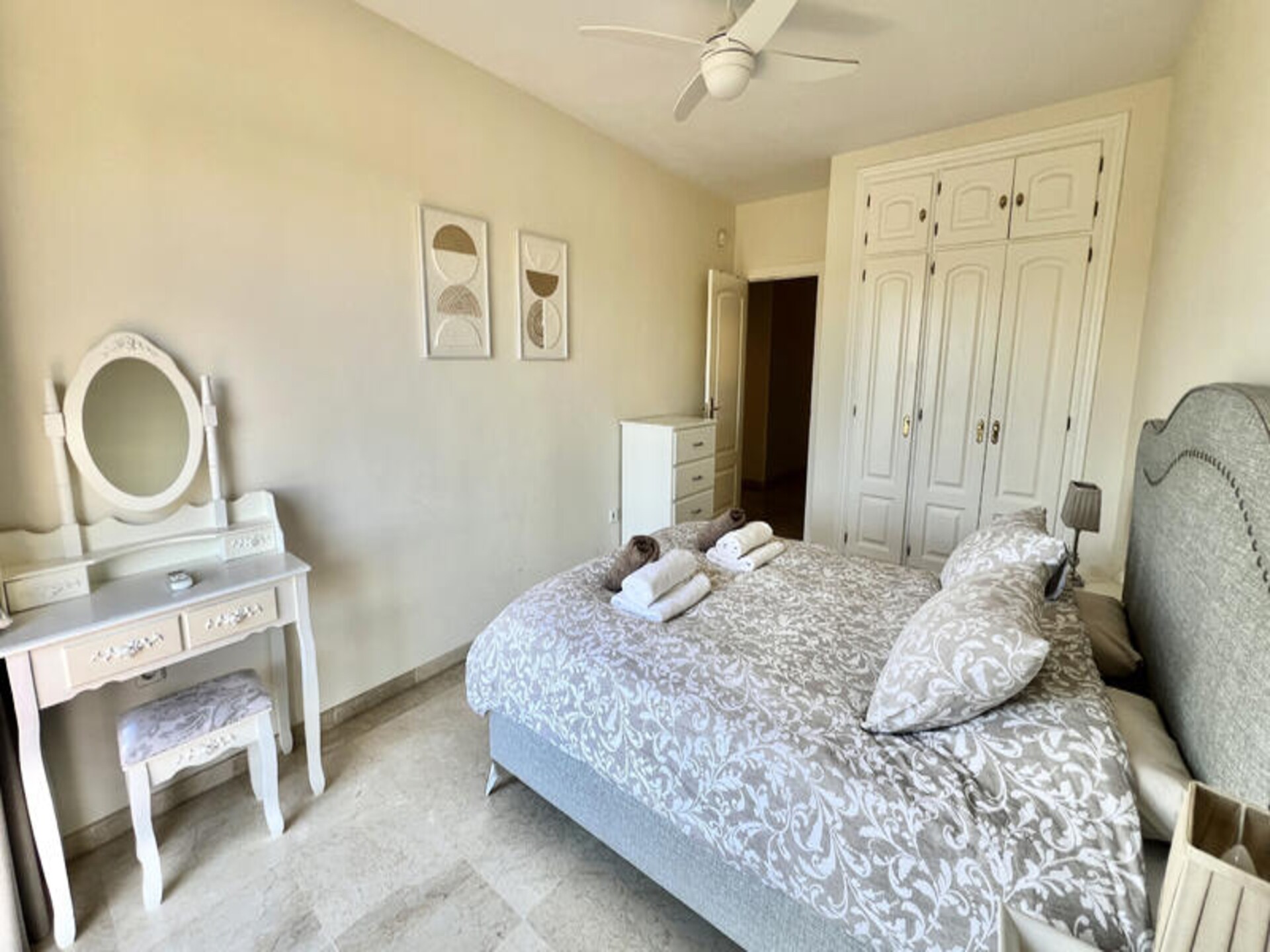 Ruim appartement in Mijas met zeezicht, zwembad en dakterras - foto 40