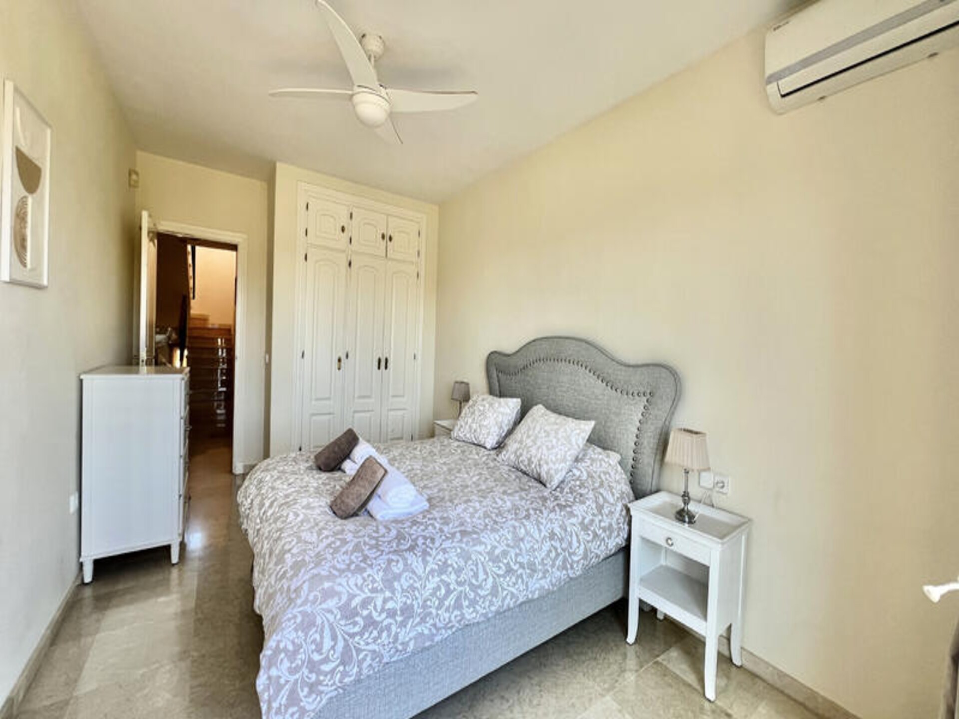 Ruim appartement in Mijas met zeezicht, zwembad en dakterras - foto 41