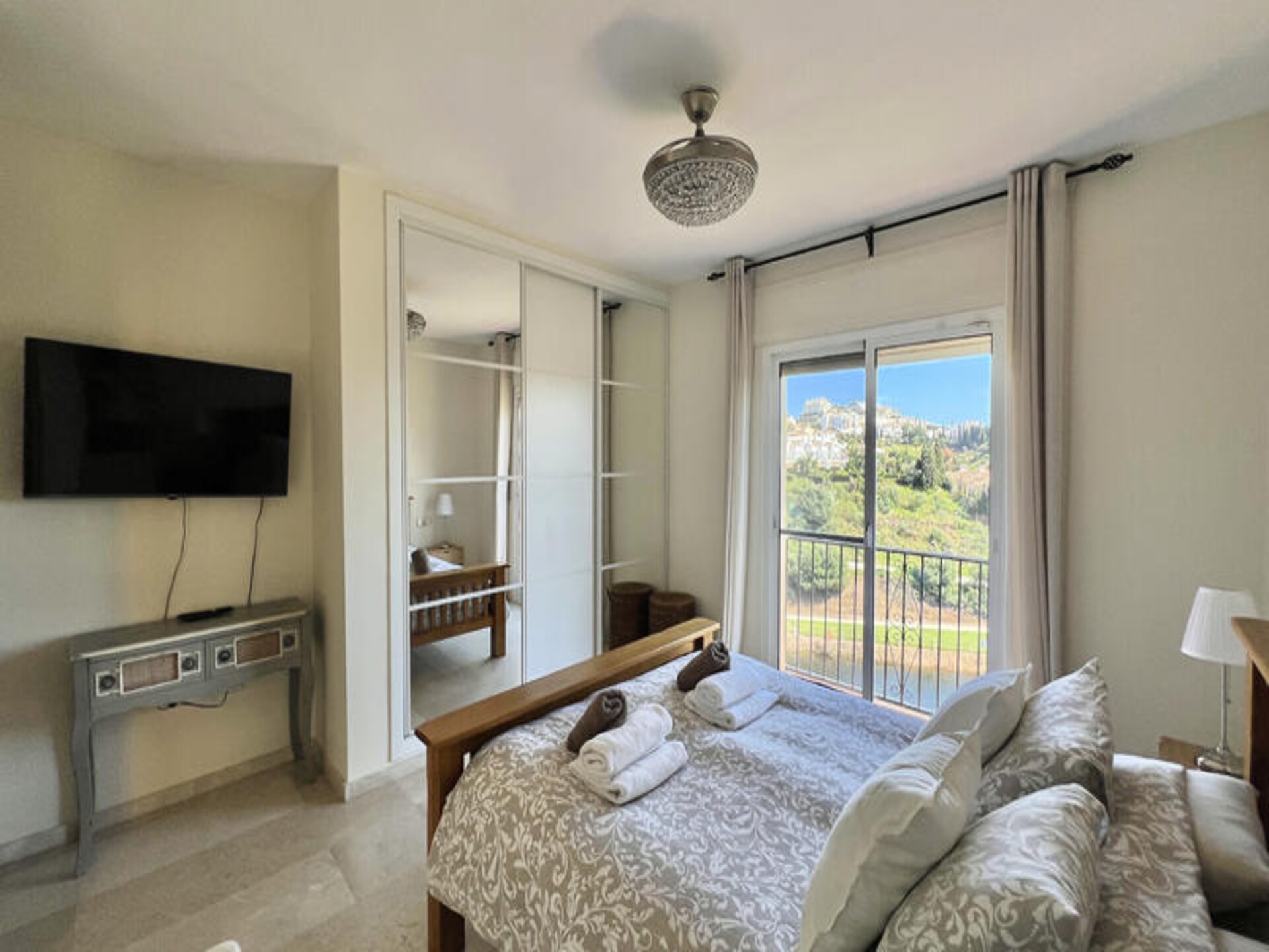 Ruim appartement in Mijas met zeezicht, zwembad en dakterras - foto 42