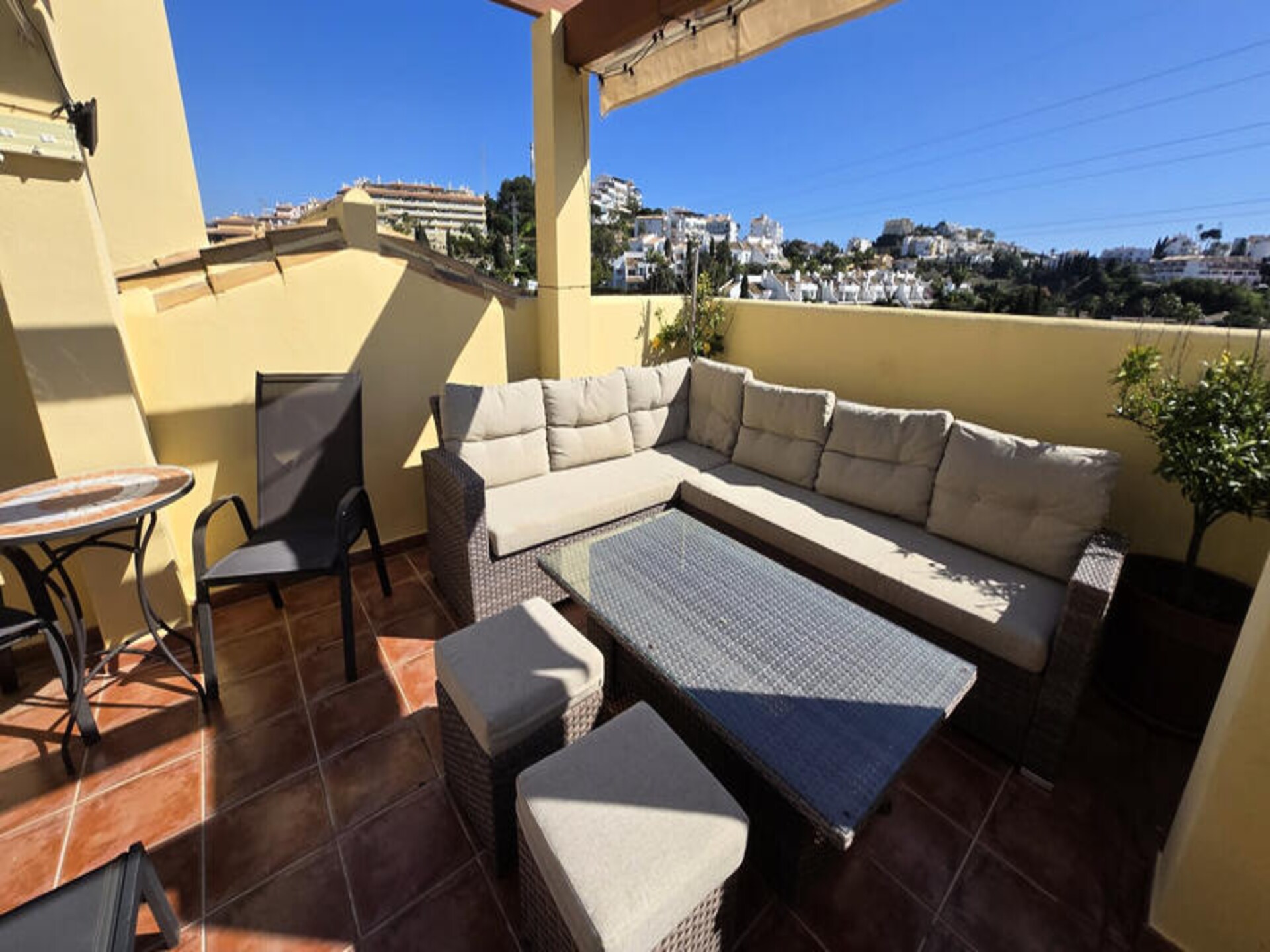 Ruim appartement in Mijas met zeezicht, zwembad en dakterras - foto 44