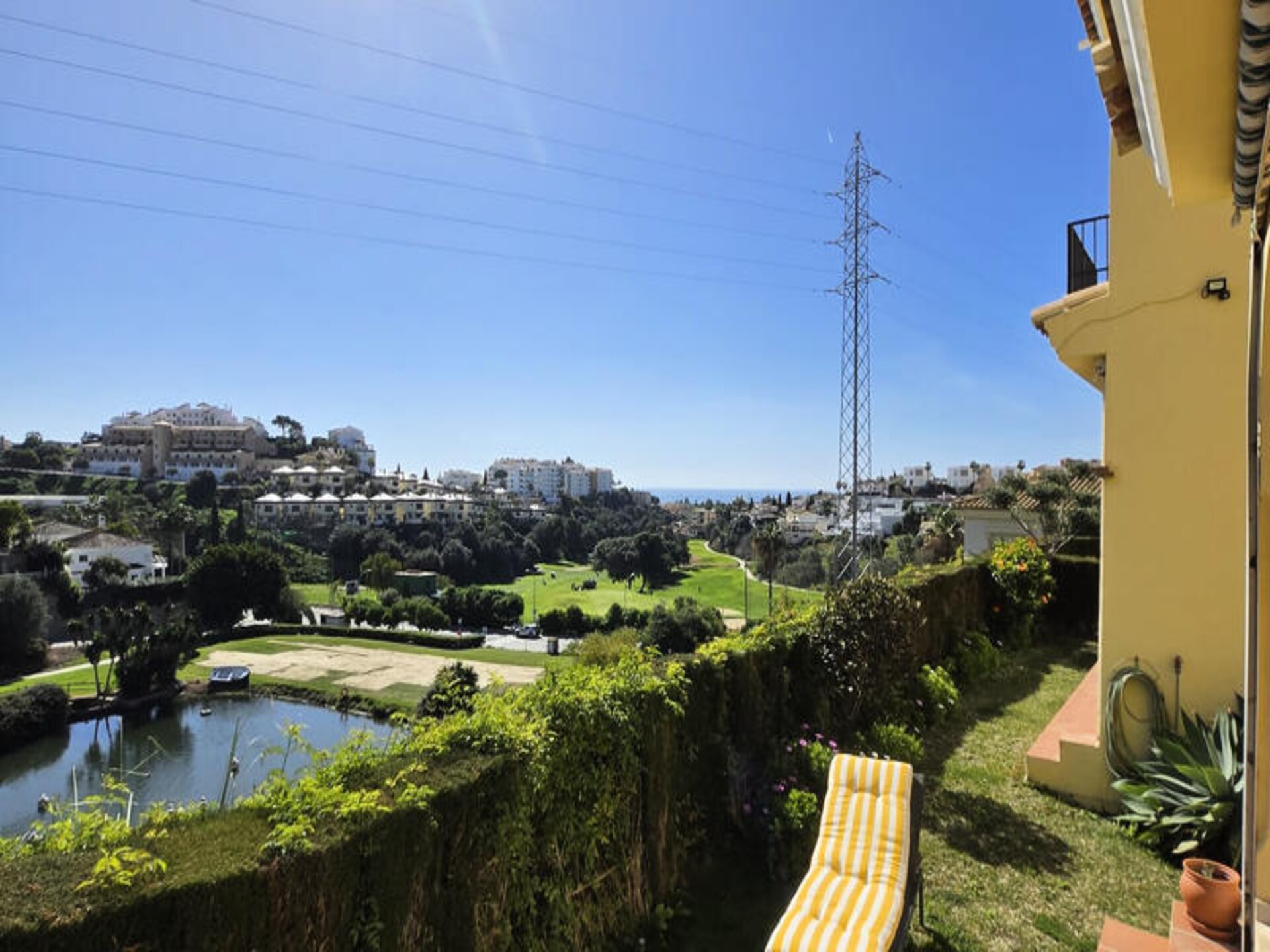 Ruim appartement in Mijas met zeezicht, zwembad en dakterras - foto 47