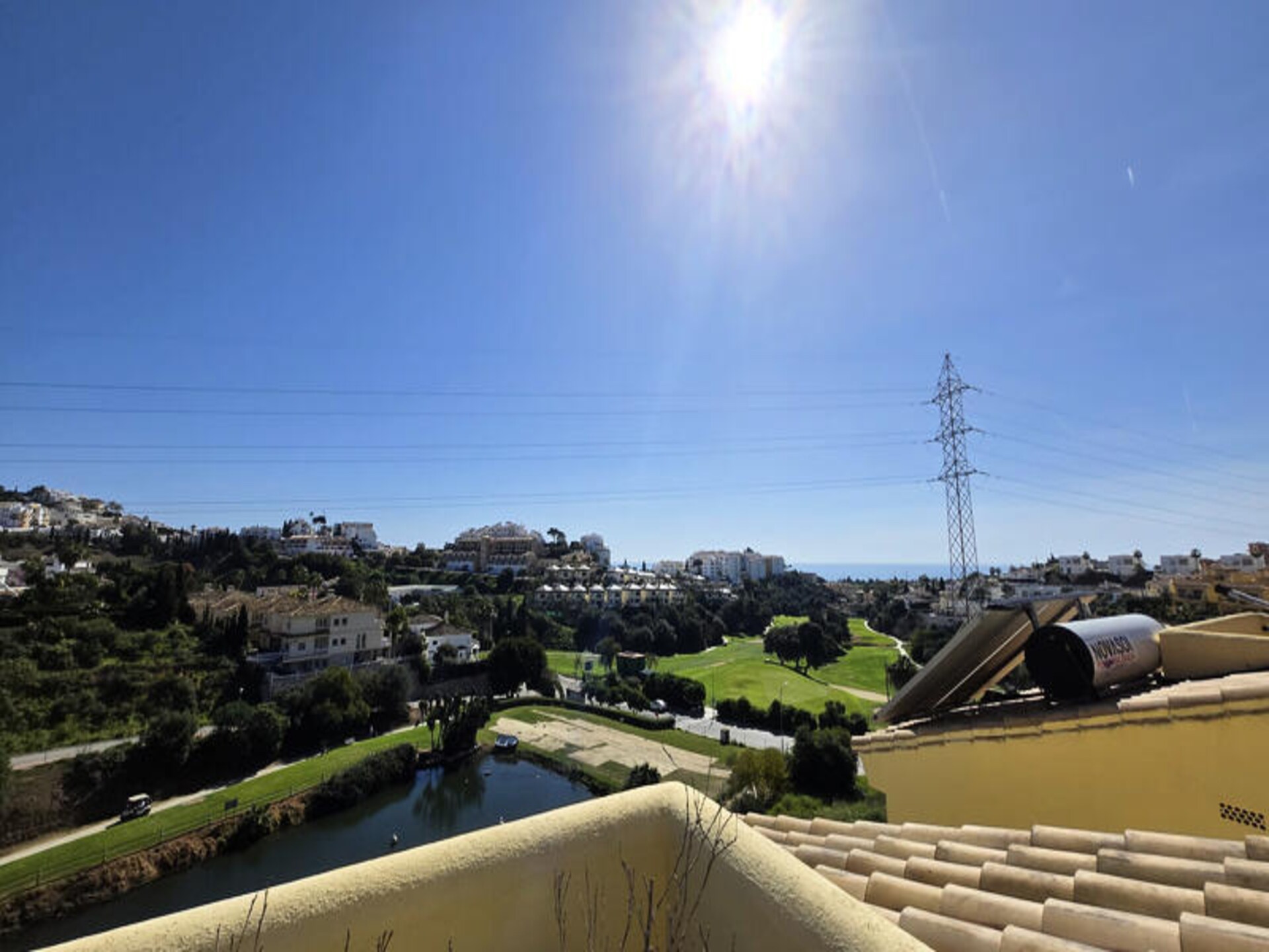 Ruim appartement in Mijas met zeezicht, zwembad en dakterras - foto 48