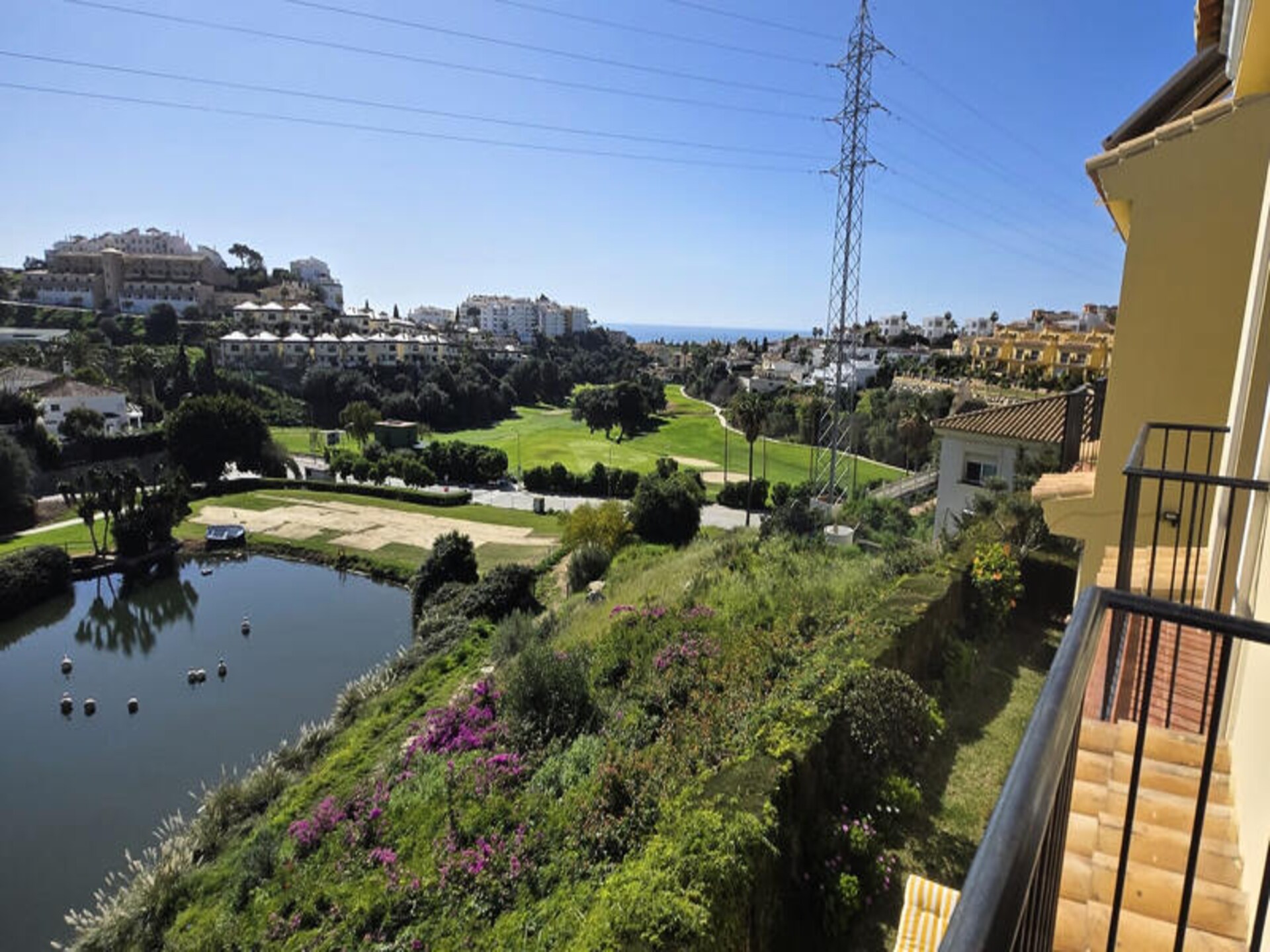 Ruim appartement in Mijas met zeezicht, zwembad en dakterras - foto 49