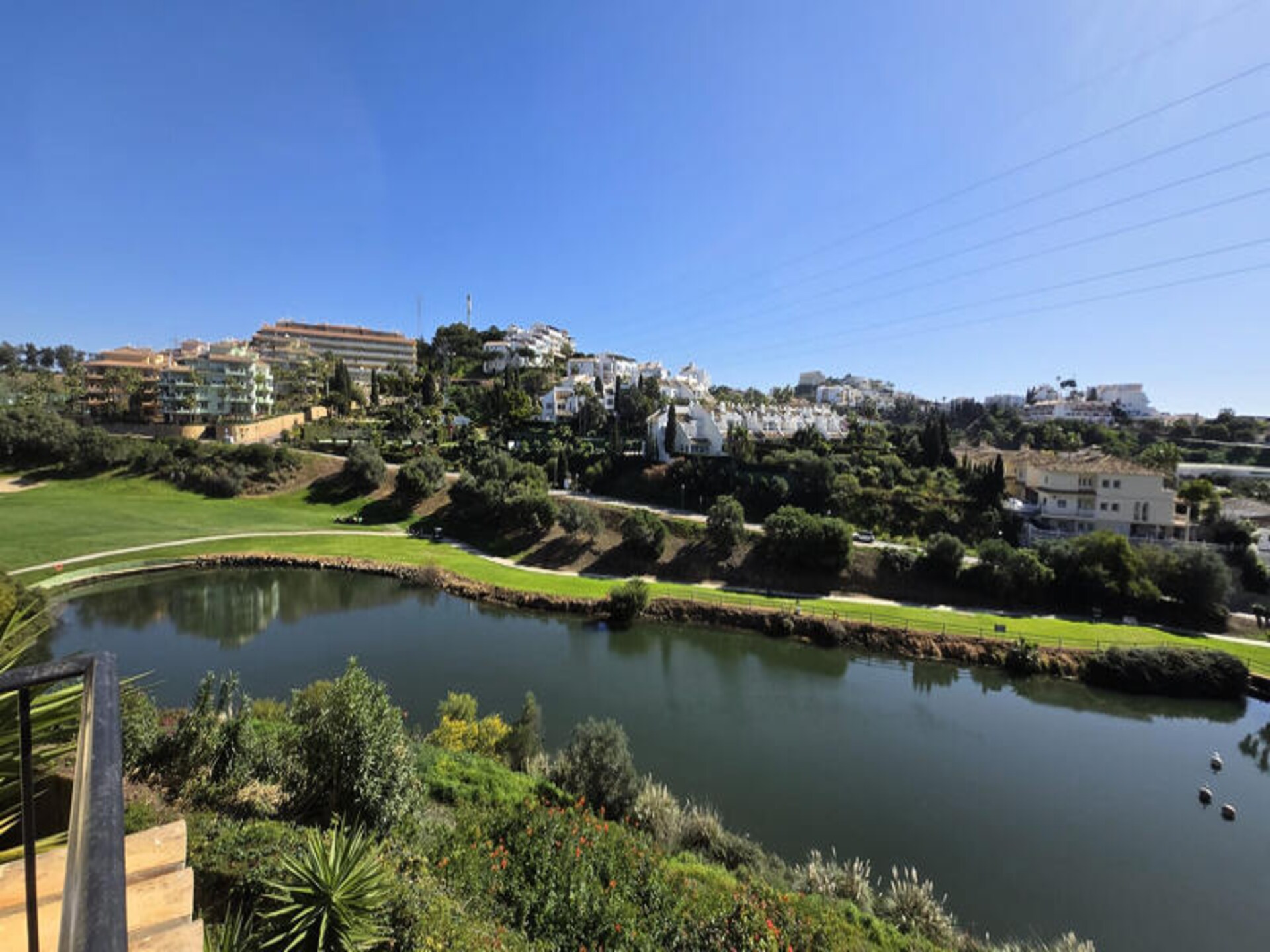 Ruim appartement in Mijas met zeezicht, zwembad en dakterras - foto 50