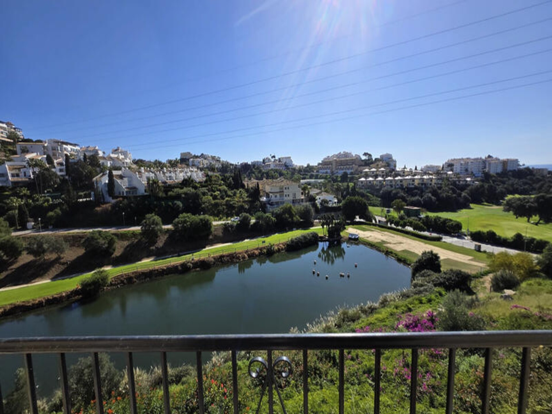 Ruim appartement in Mijas met zeezicht, zwembad en dakterras - foto 51