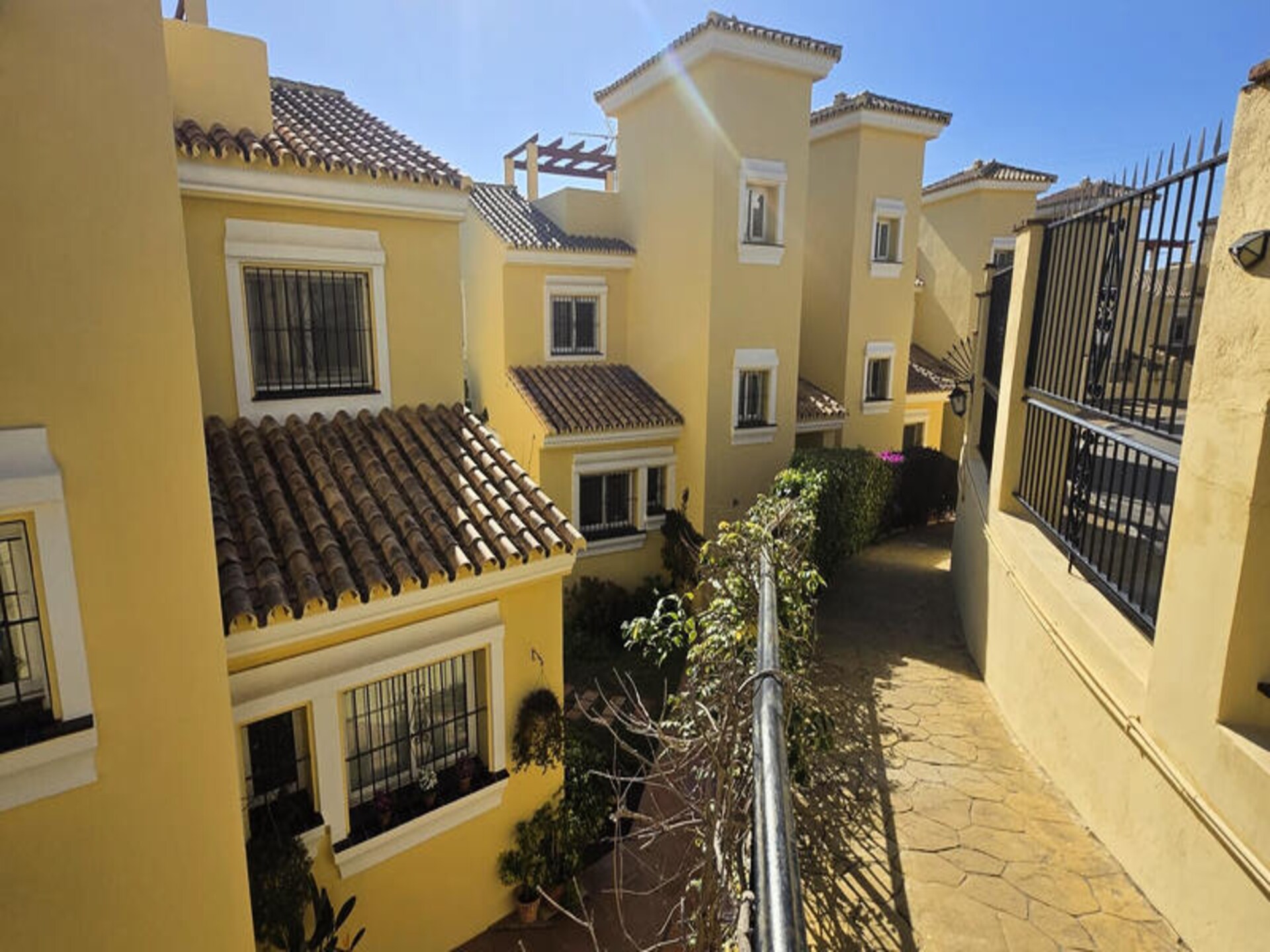 Ruim appartement in Mijas met zeezicht, zwembad en dakterras - foto 52