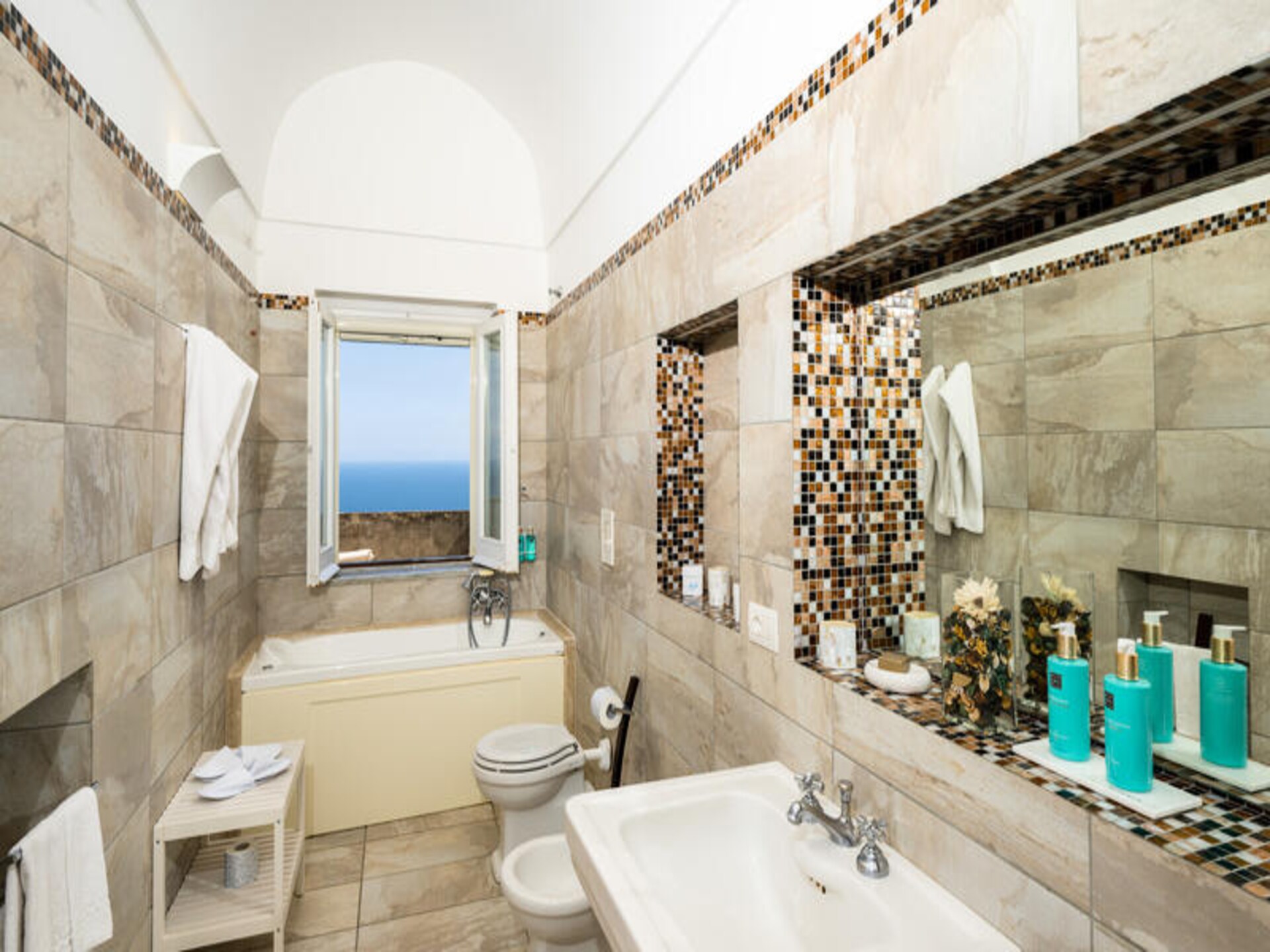 Villa Panorama: Elegant appartement met zeezicht en tuin in Praiano - foto 34