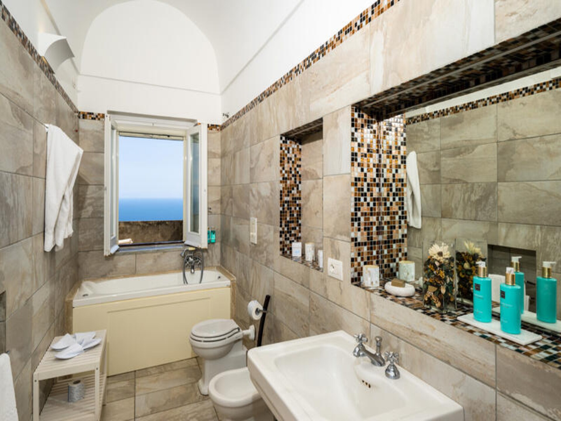 Villa Panorama: Elegant appartement met zeezicht en tuin in Praiano - foto 35
