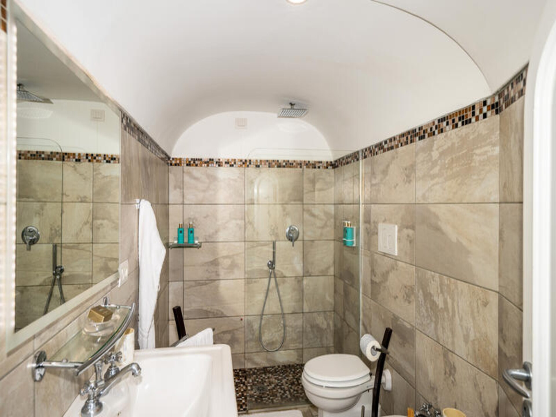 Villa Panorama: Elegant appartement met zeezicht en tuin in Praiano - foto 38