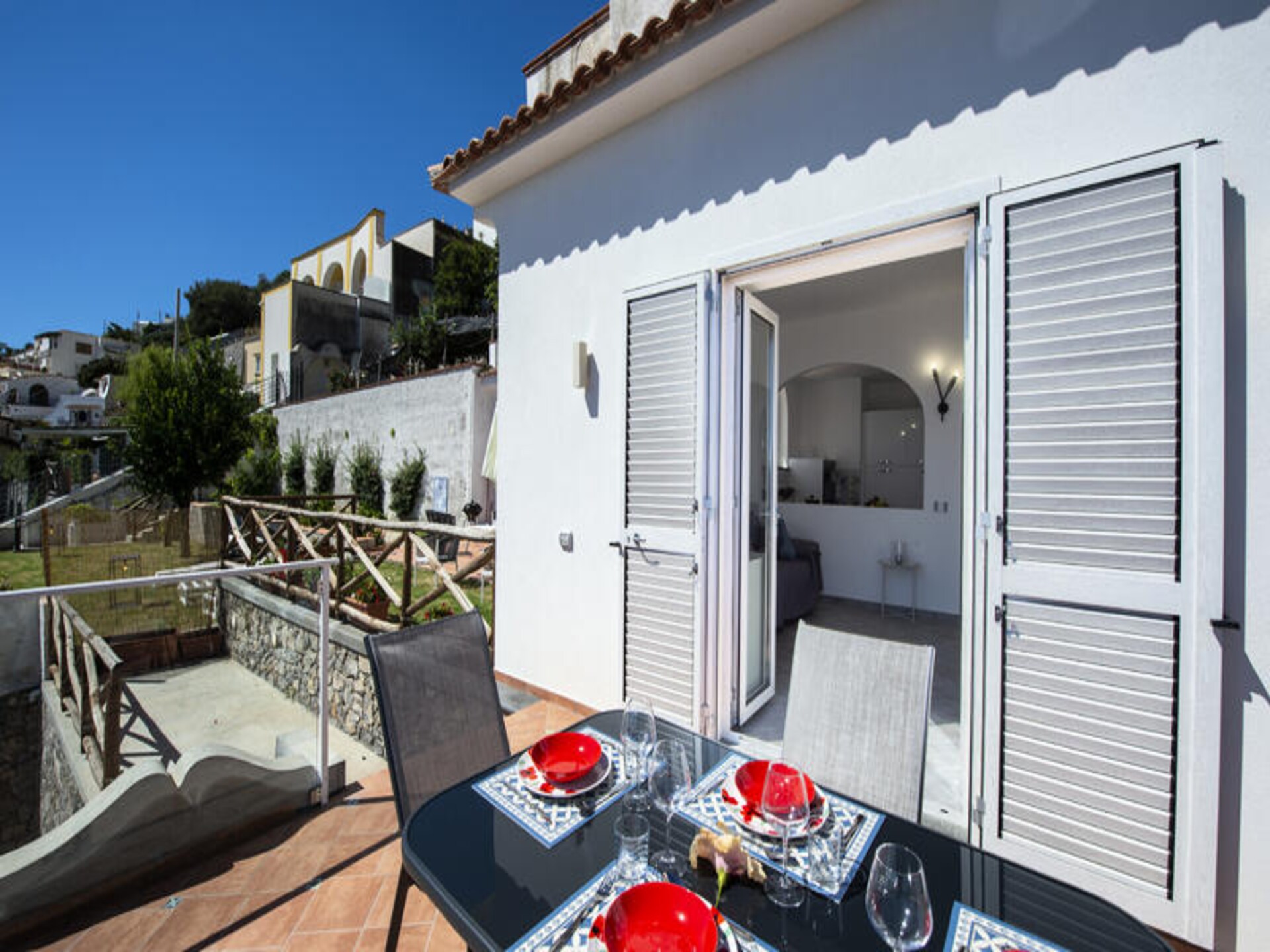 Licht appartement met panoramisch zeezicht in het hart van Praiano - foto 11
