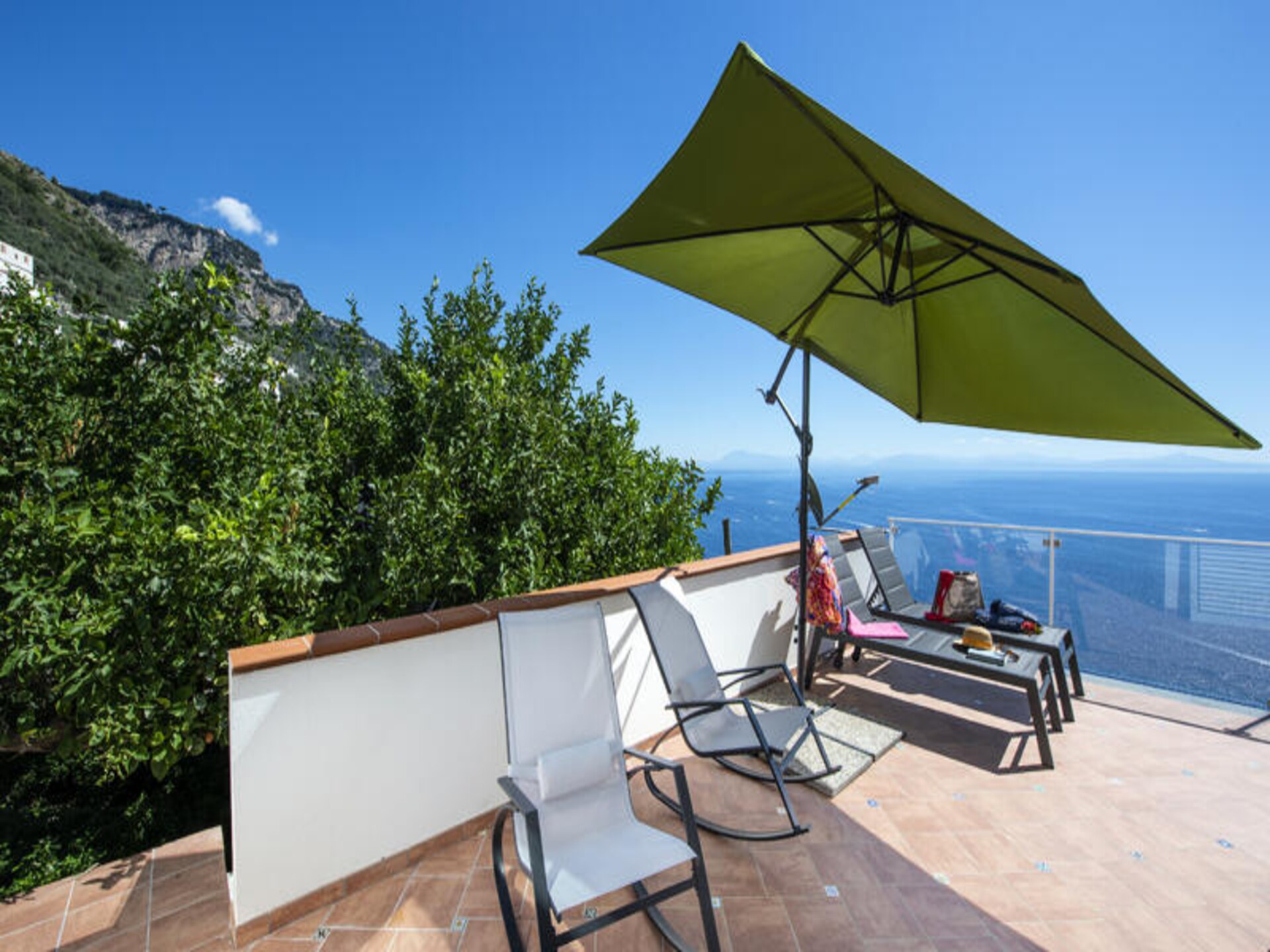 Licht appartement met panoramisch zeezicht in het hart van Praiano - foto 21
