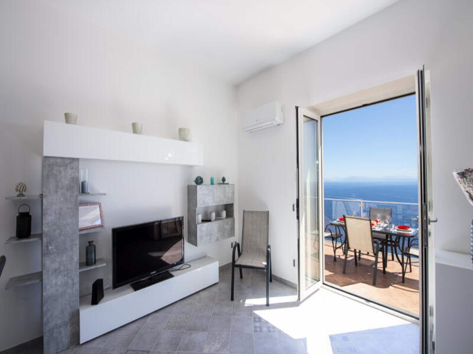Licht appartement met panoramisch zeezicht in het hart van Praiano - foto 25