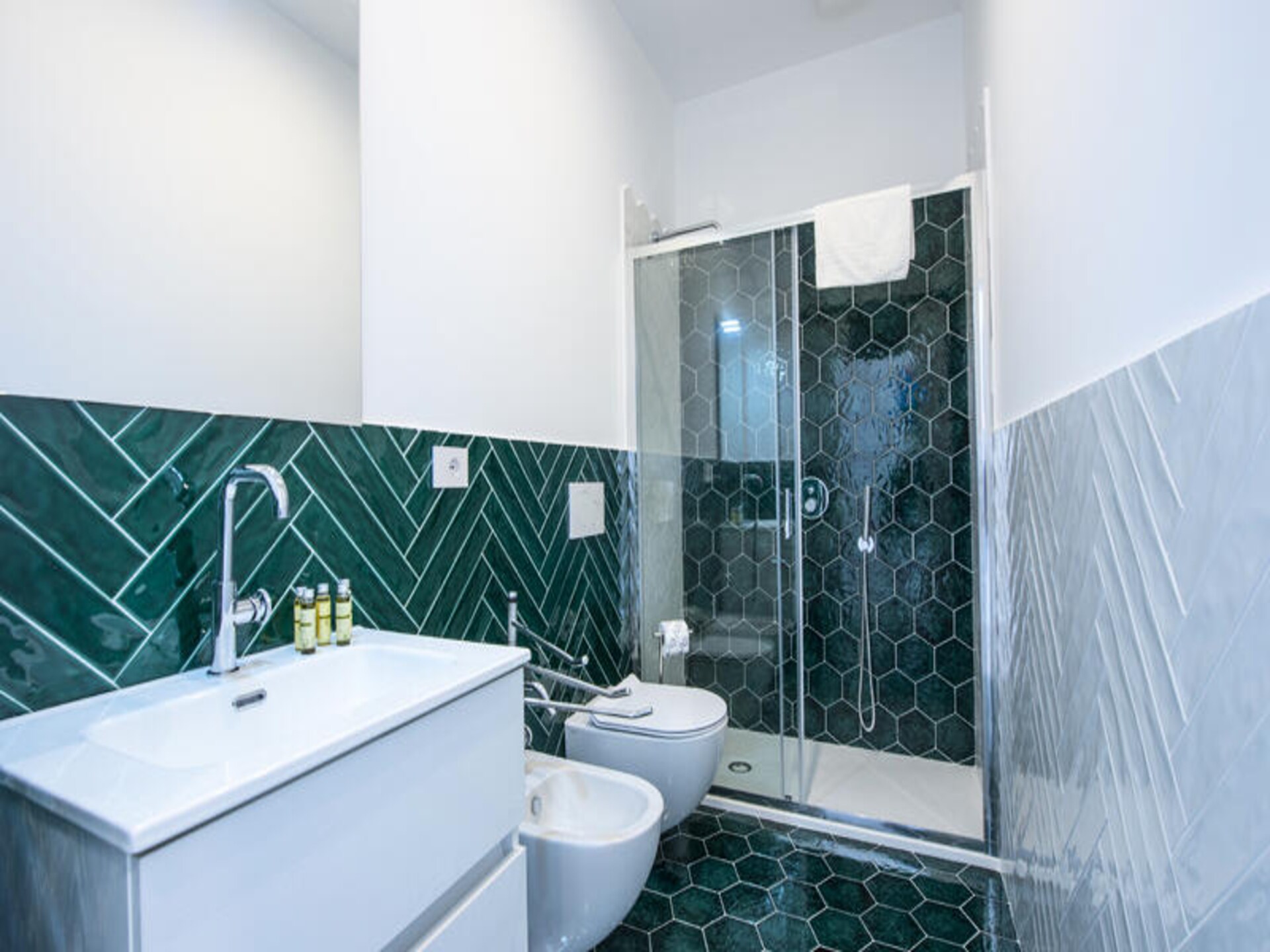 Licht appartement met panoramisch zeezicht in het hart van Praiano - foto 34