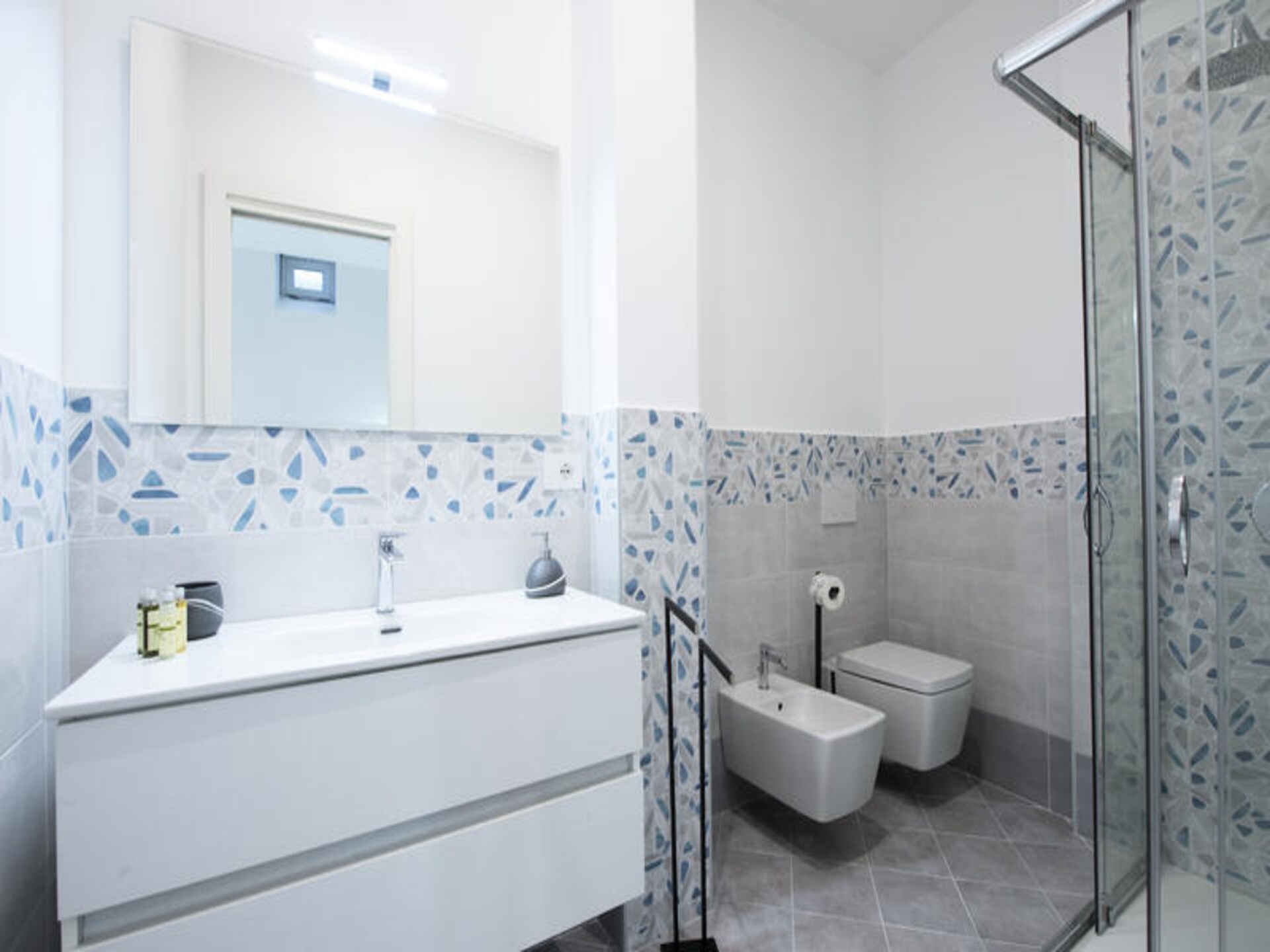 Licht appartement met panoramisch zeezicht in het hart van Praiano - foto 36