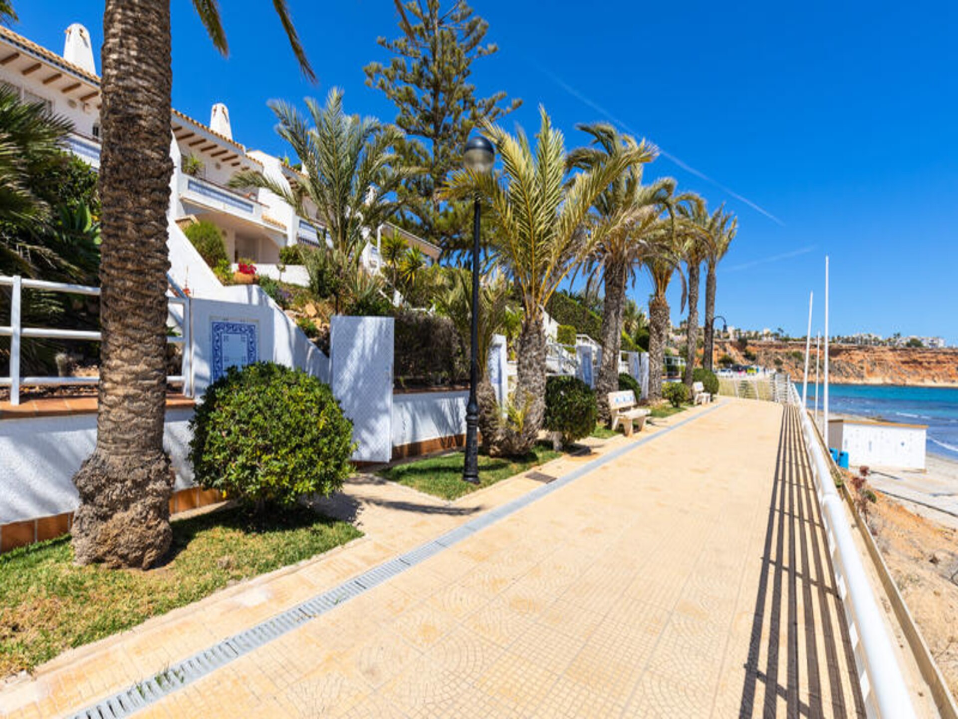 Ruim appartement aan de Costa Blanca met tuin, 5 km van La Zenia Boulevard - foto 9