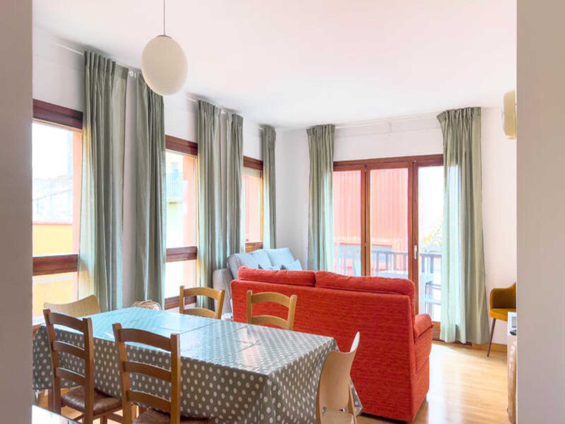 Ruim appartement met balkon vlakbij het Meer van Banyoles - foto 14