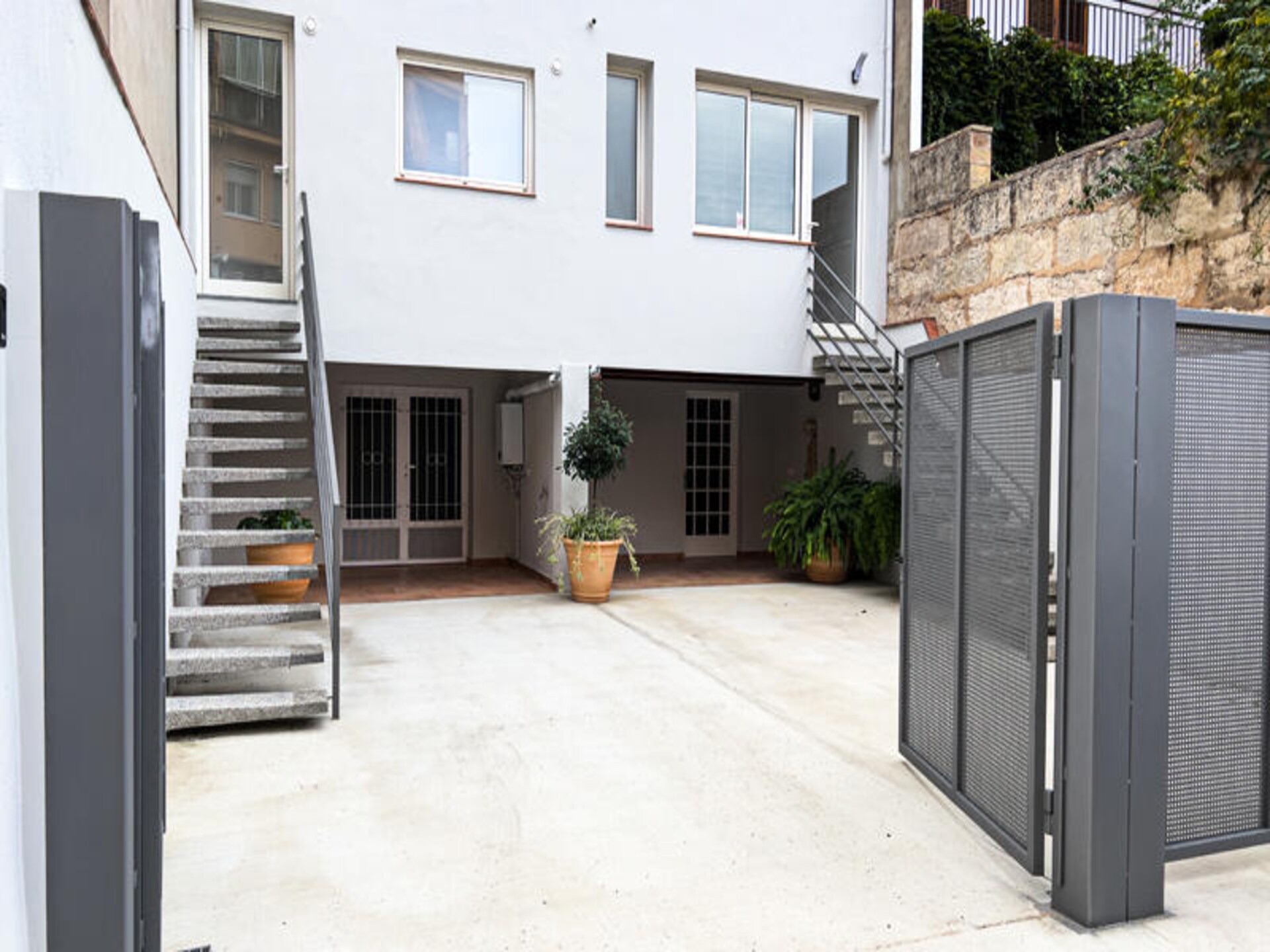 Stijlvol appartement aan levendig plein in Banyoles, vlakbij het meer - foto 23