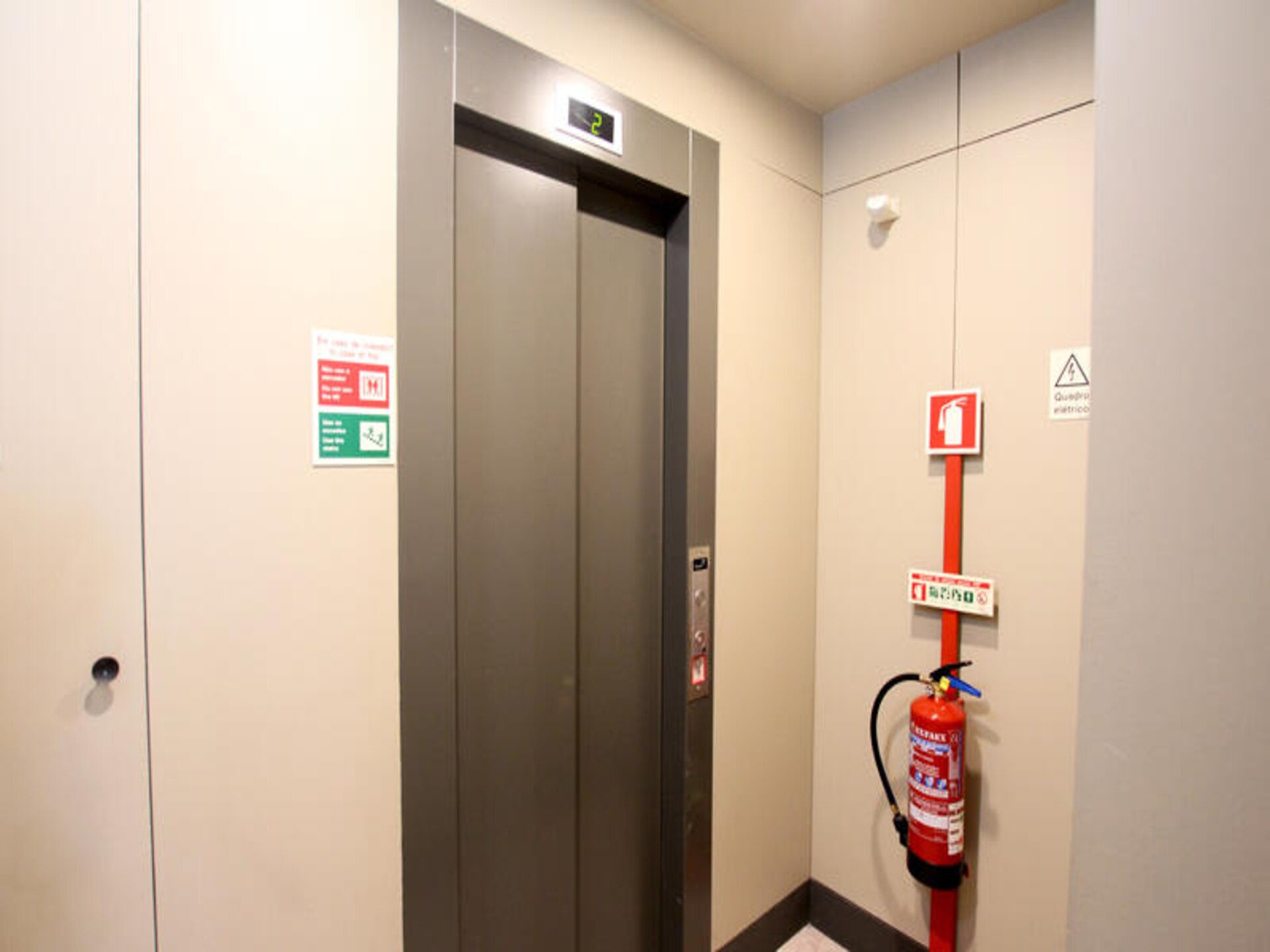 Ruim appartement met 3 slaapkamers in het bruisende Chiado, vlakbij de Taag - foto 35