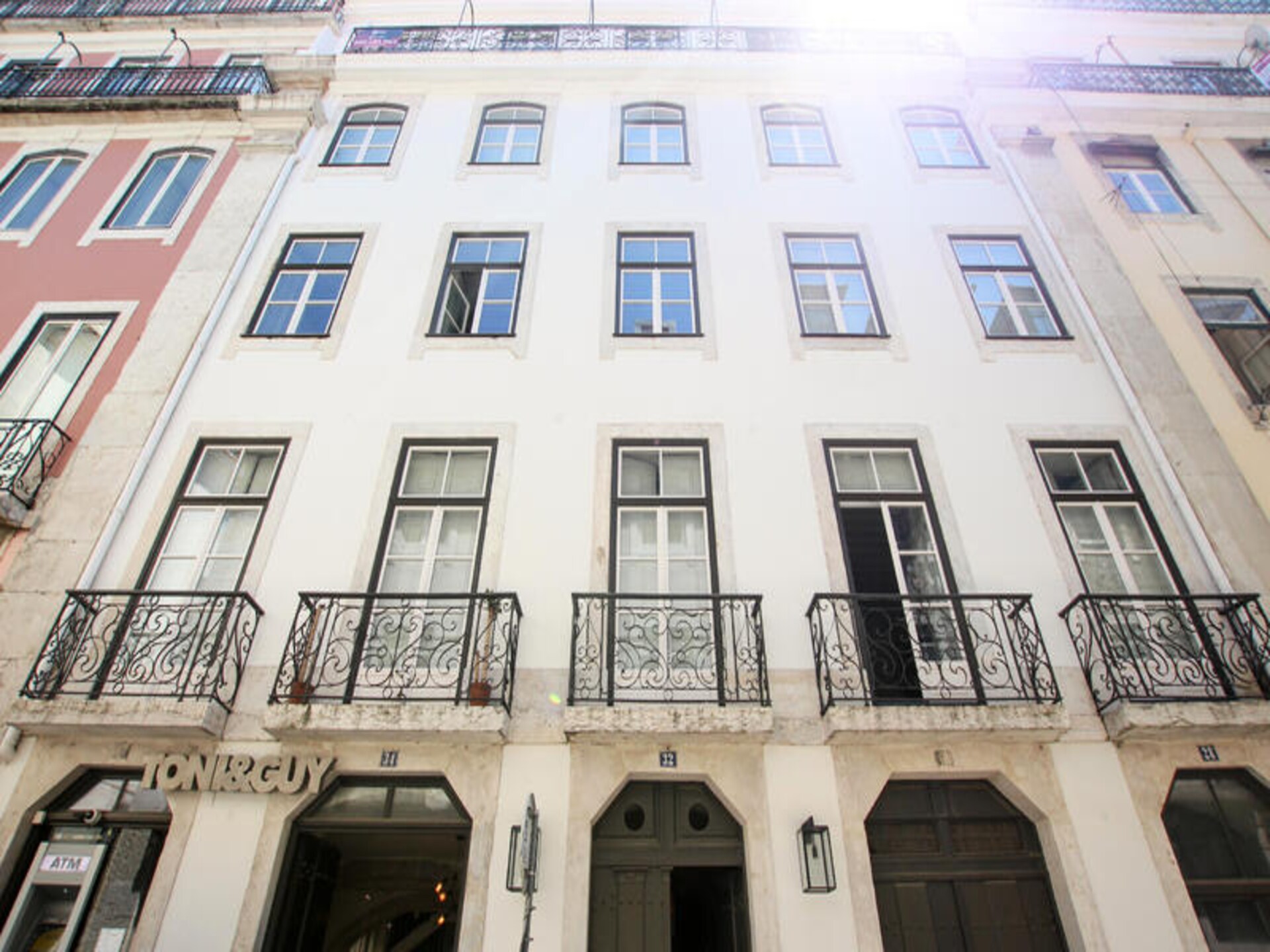 Ruim appartement met 3 slaapkamers in het bruisende Chiado, vlakbij de Taag - foto 38
