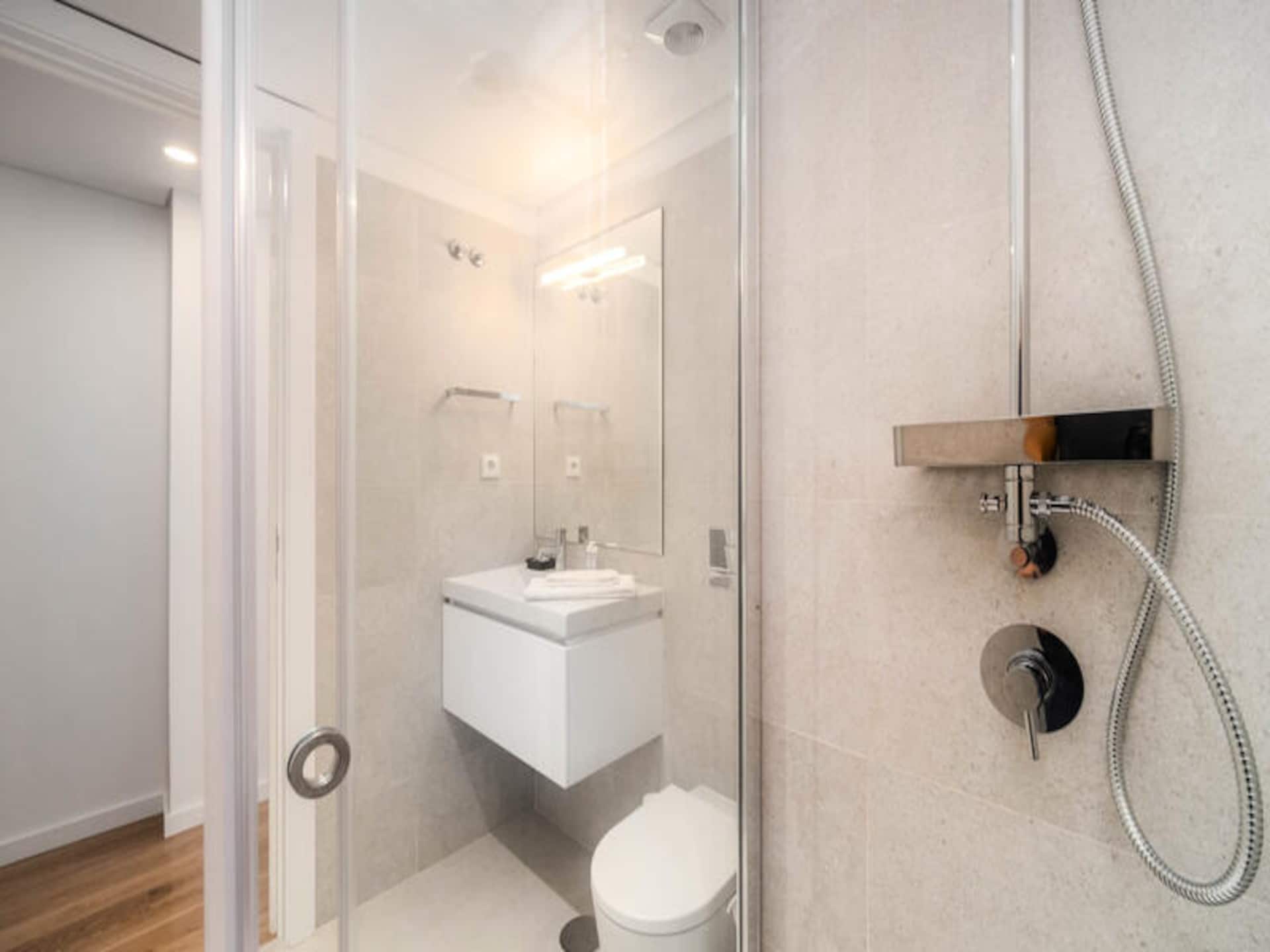 Knusse studio met balkon in hartje Porto, vlak bij metrostation Marquês - foto 17