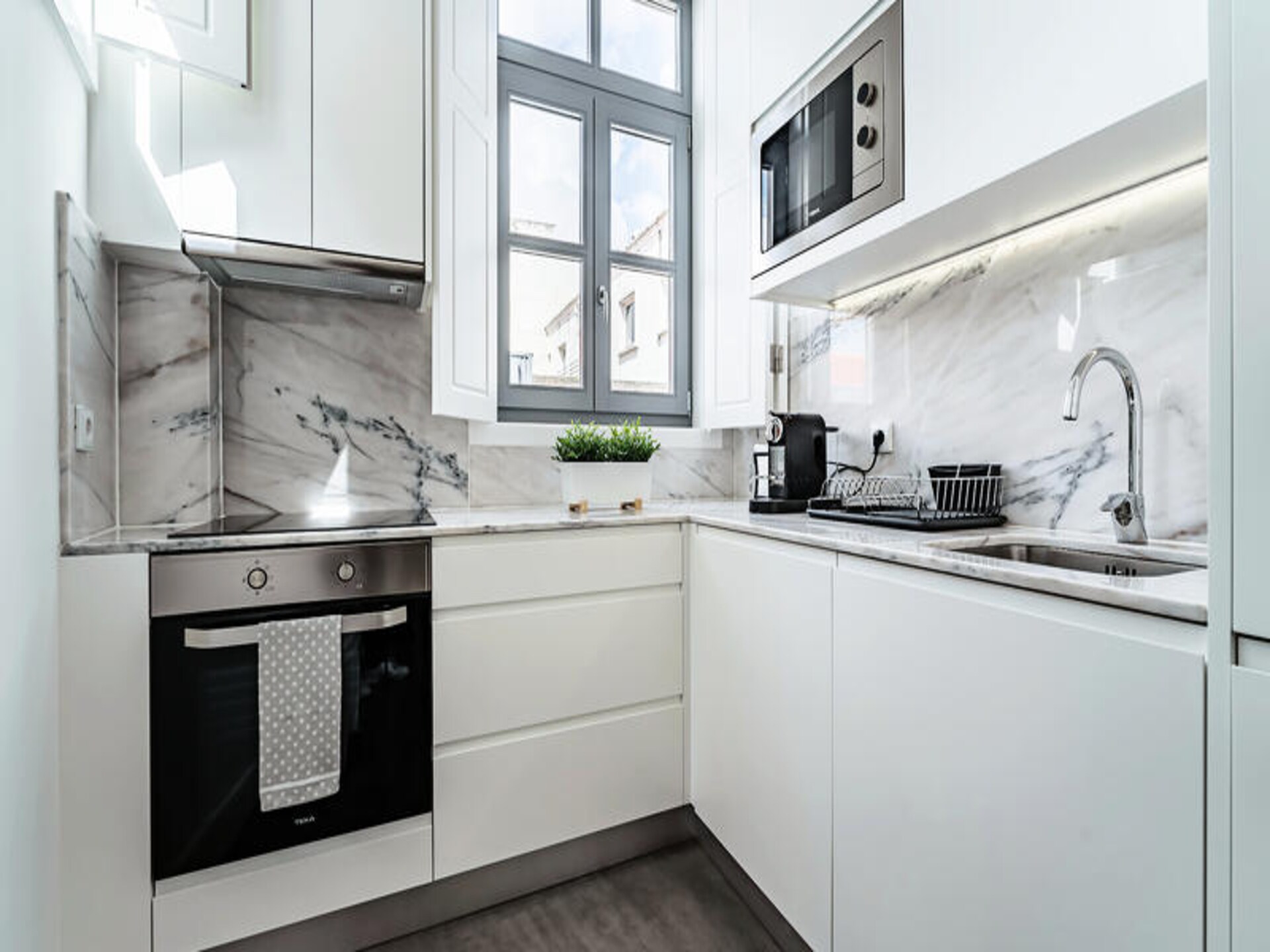 Stijlvol appartement in hartje Porto, loopafstand van bezienswaardigheden - foto 10