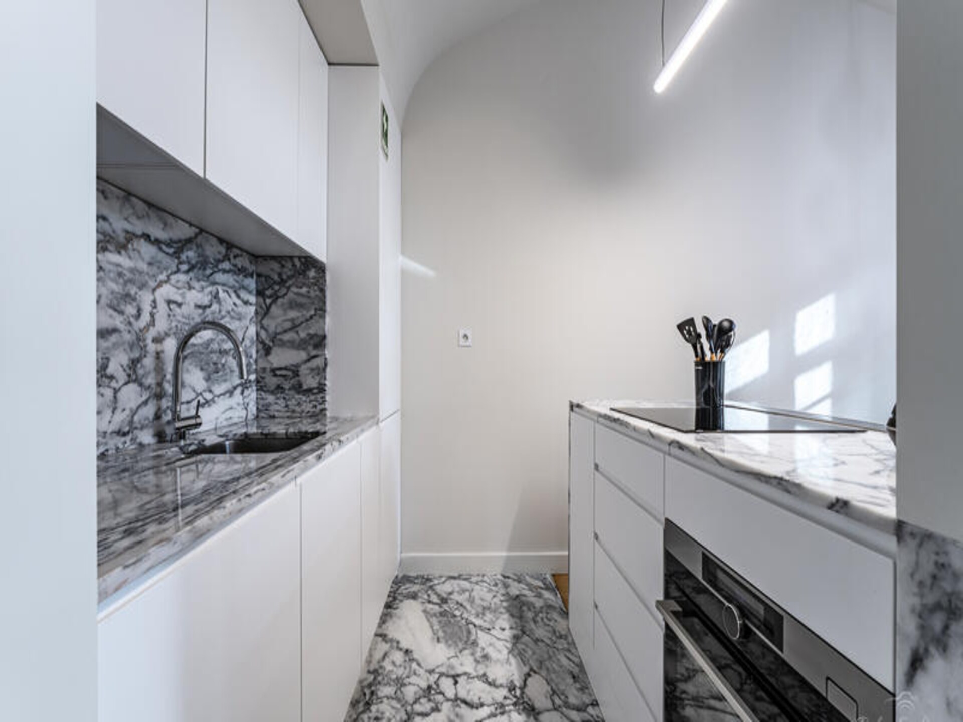 Ruim 3-slaapkamer appartement met privéterras in het hart van Porto - foto 4