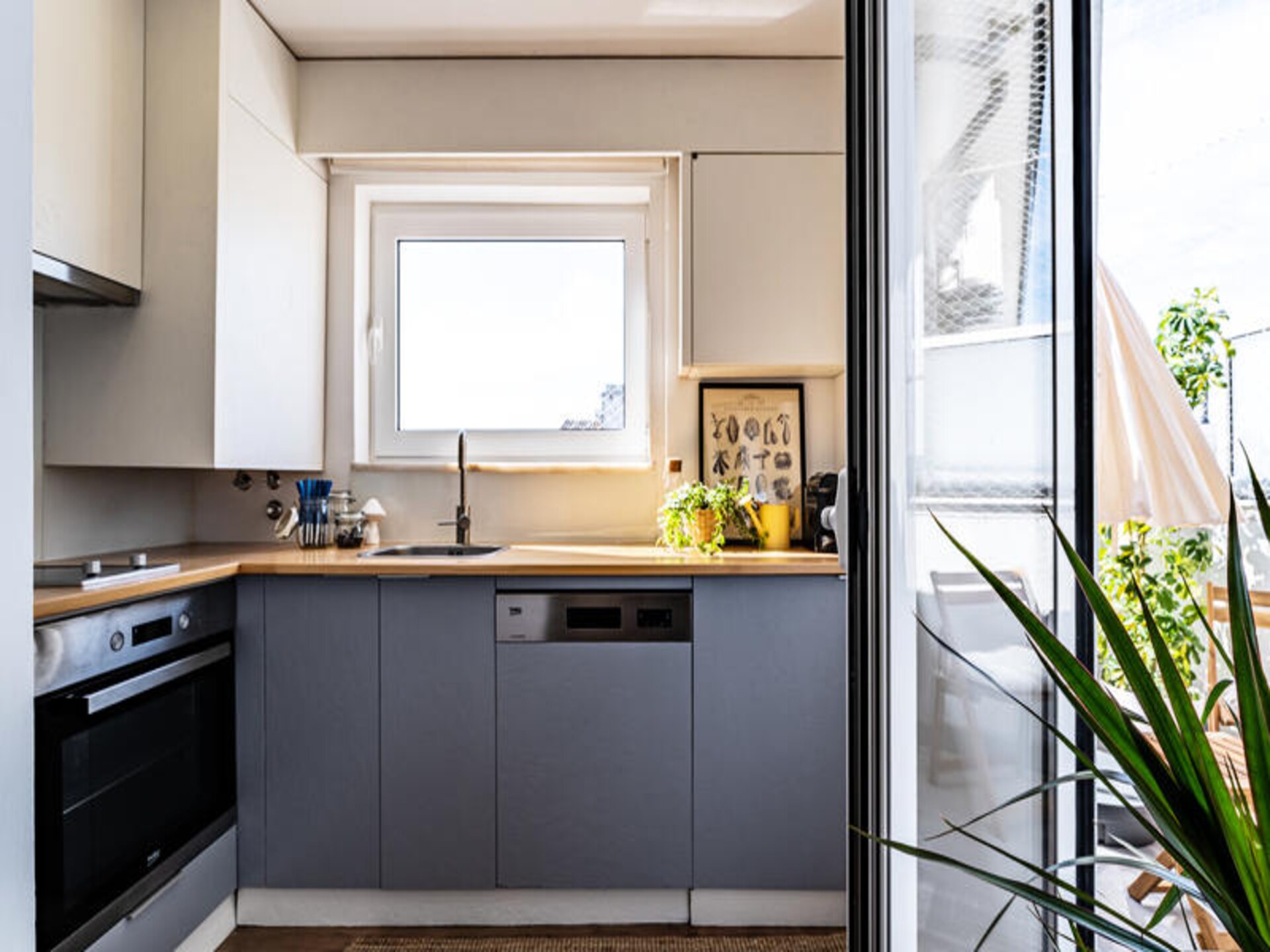 Lichtrijke studio met terras in het bruisende hart van Porto - foto 2