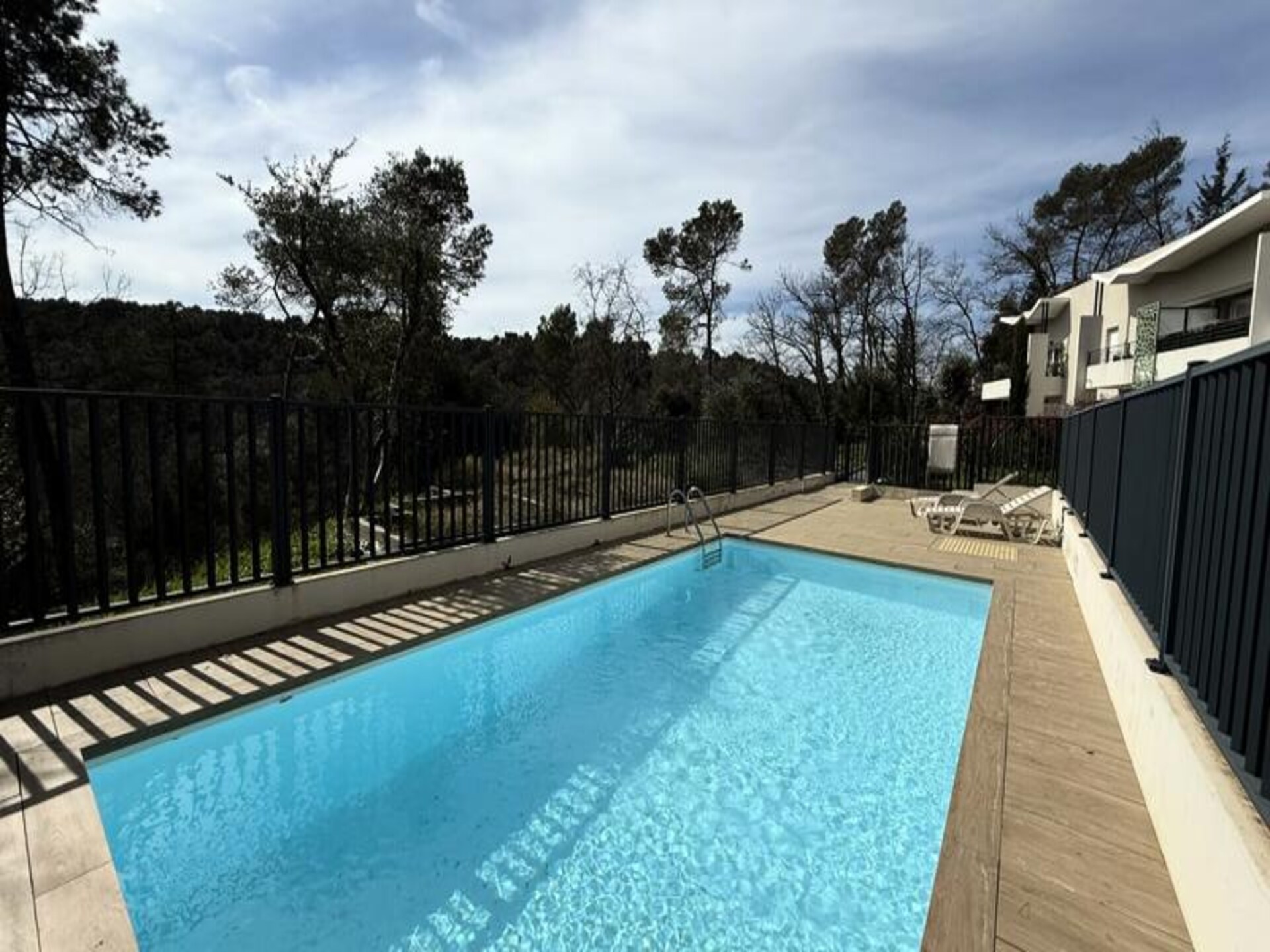 Knus appartement met tuin en zwembad op 10 minuten van Valbonne - foto 3