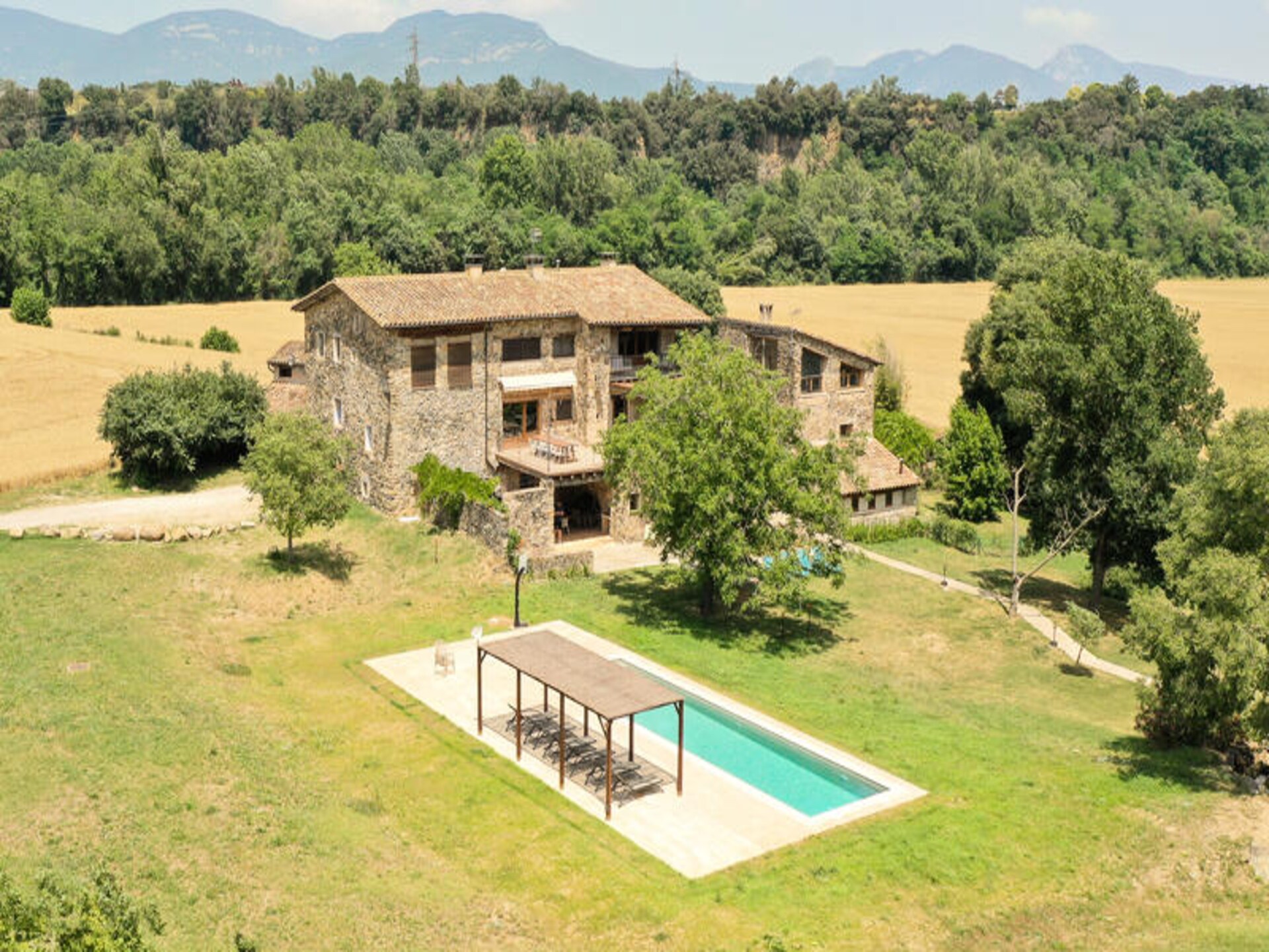 Authentiek Spaans landhuis voor 20 personen met privézwembad in Montagut i Oix - foto 11