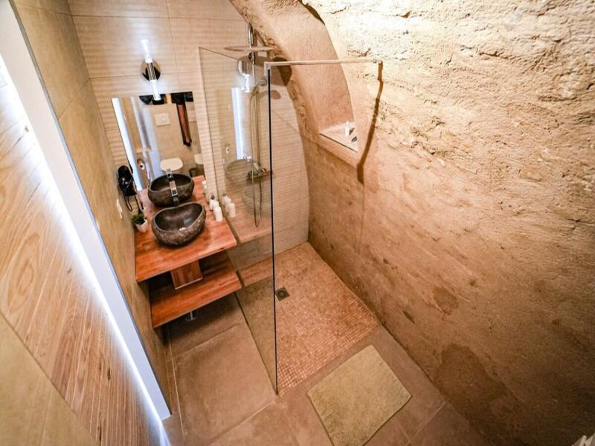 Romantische loft met whirlpool en panoramisch uitzicht in Reillanne - foto 24