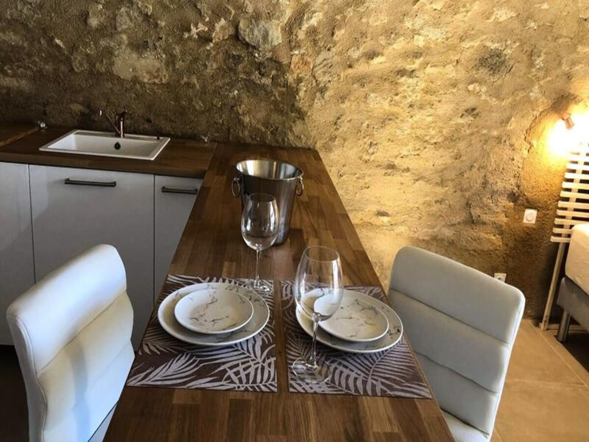 Romantische loft met whirlpool en panoramisch uitzicht in Reillanne - foto 27