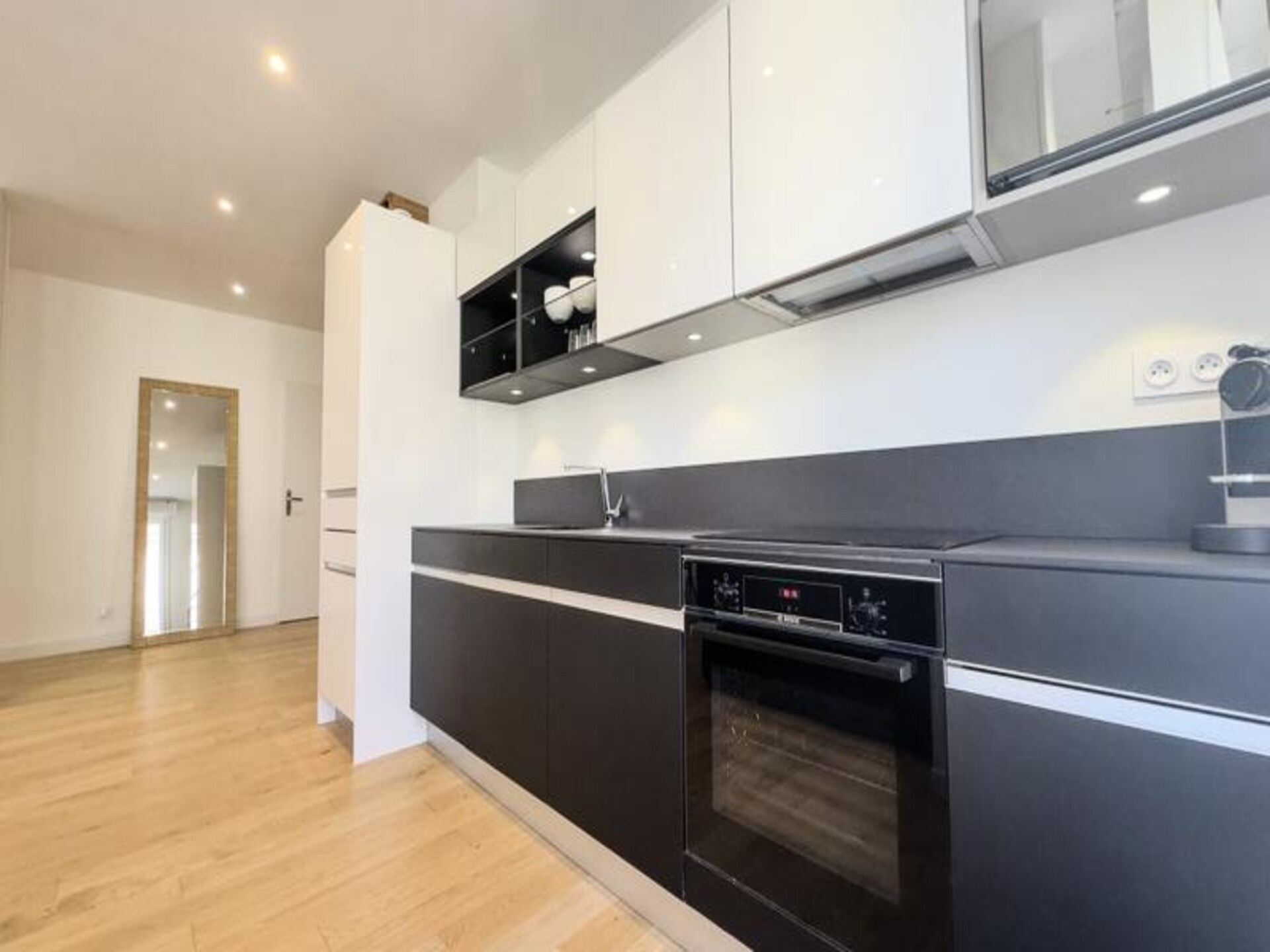 Gerenoveerd appartement met balkon in hartje Grenoble, vlakbij station - foto 9