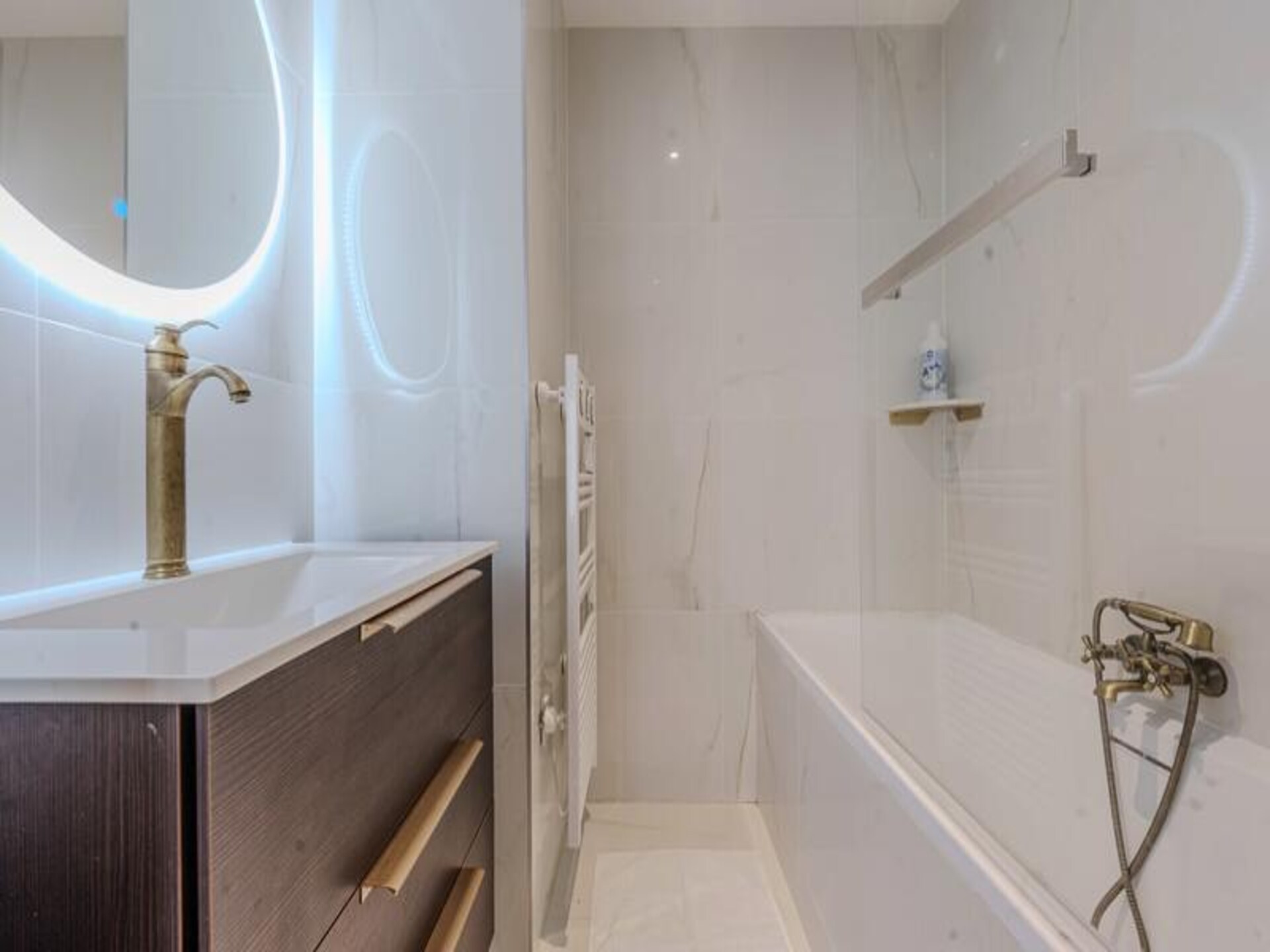 Gerenoveerd appartement met balkon in hartje Grenoble, vlakbij station - foto 16