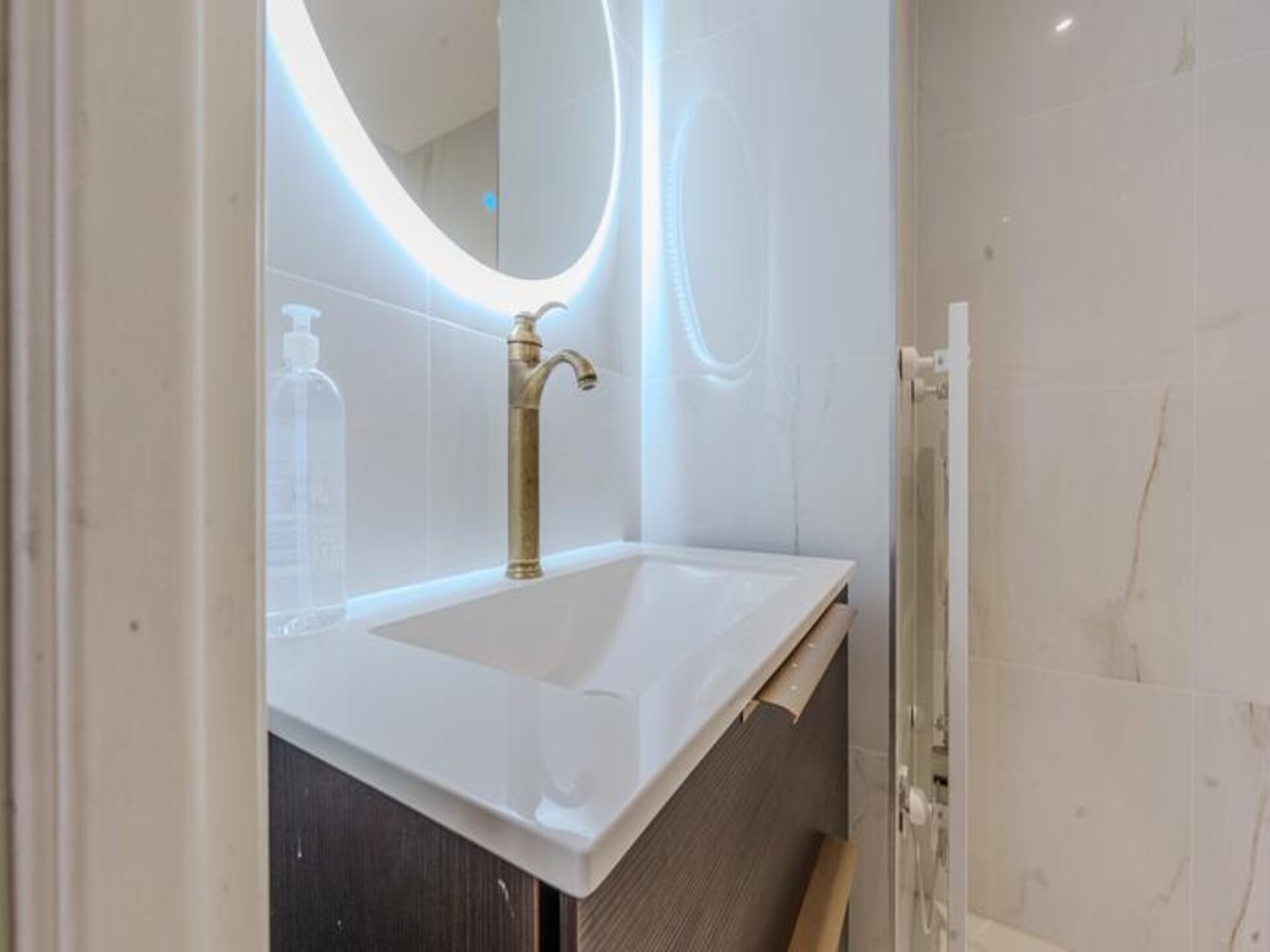 Gerenoveerd appartement met balkon in hartje Grenoble, vlakbij station - foto 18