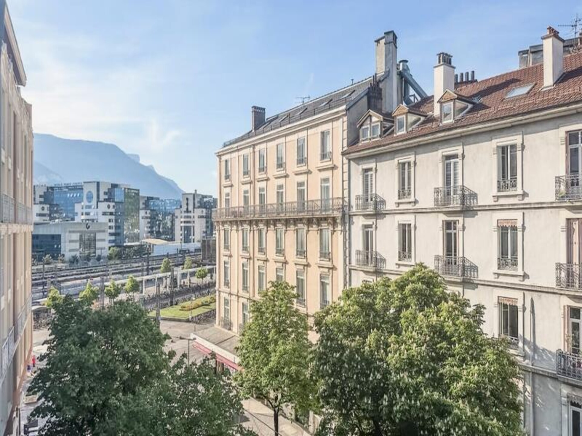 Gerenoveerd appartement met balkon in hartje Grenoble, vlakbij station - foto 22