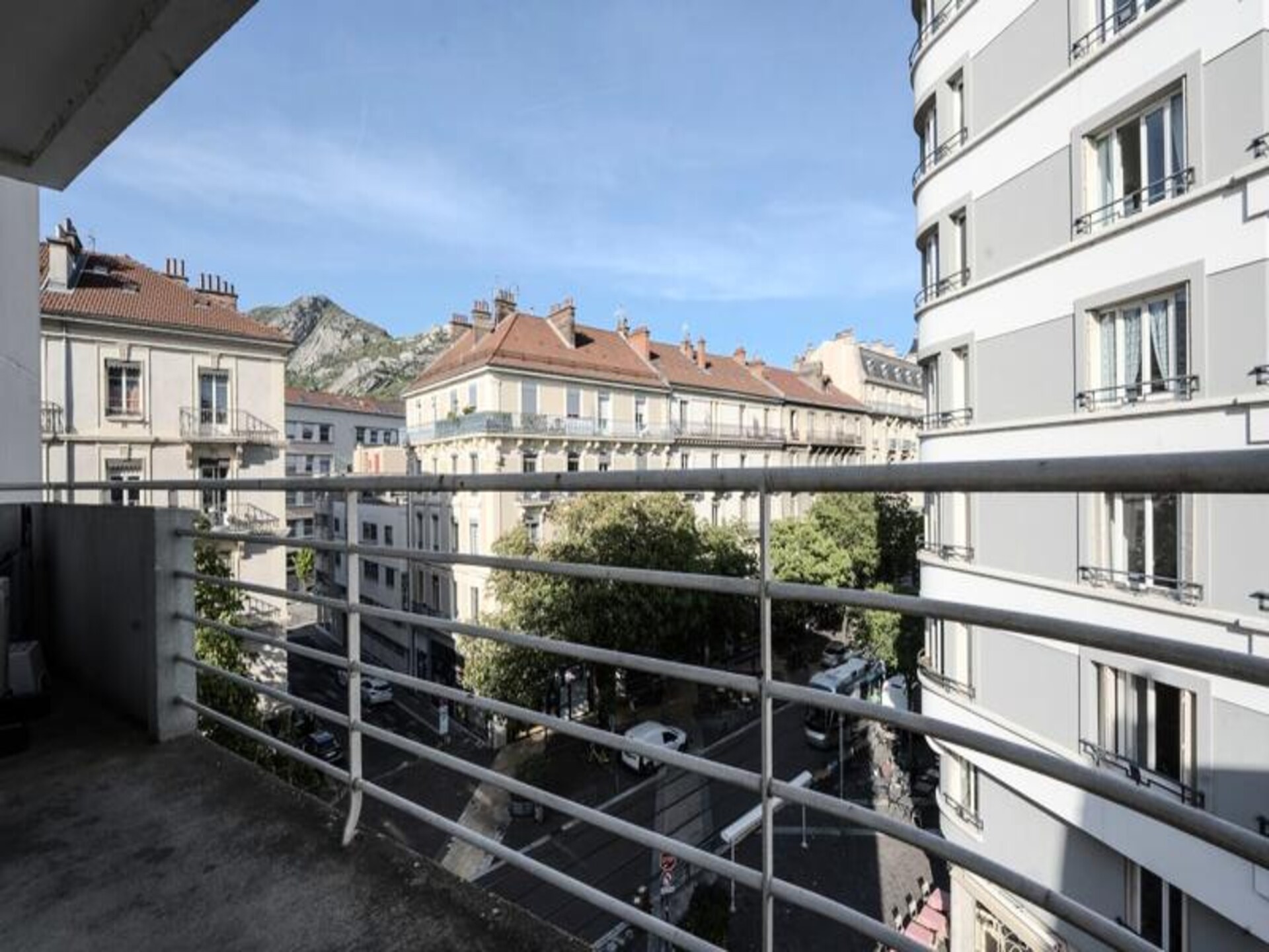 Gerenoveerd appartement met balkon in hartje Grenoble, vlakbij station - foto 24